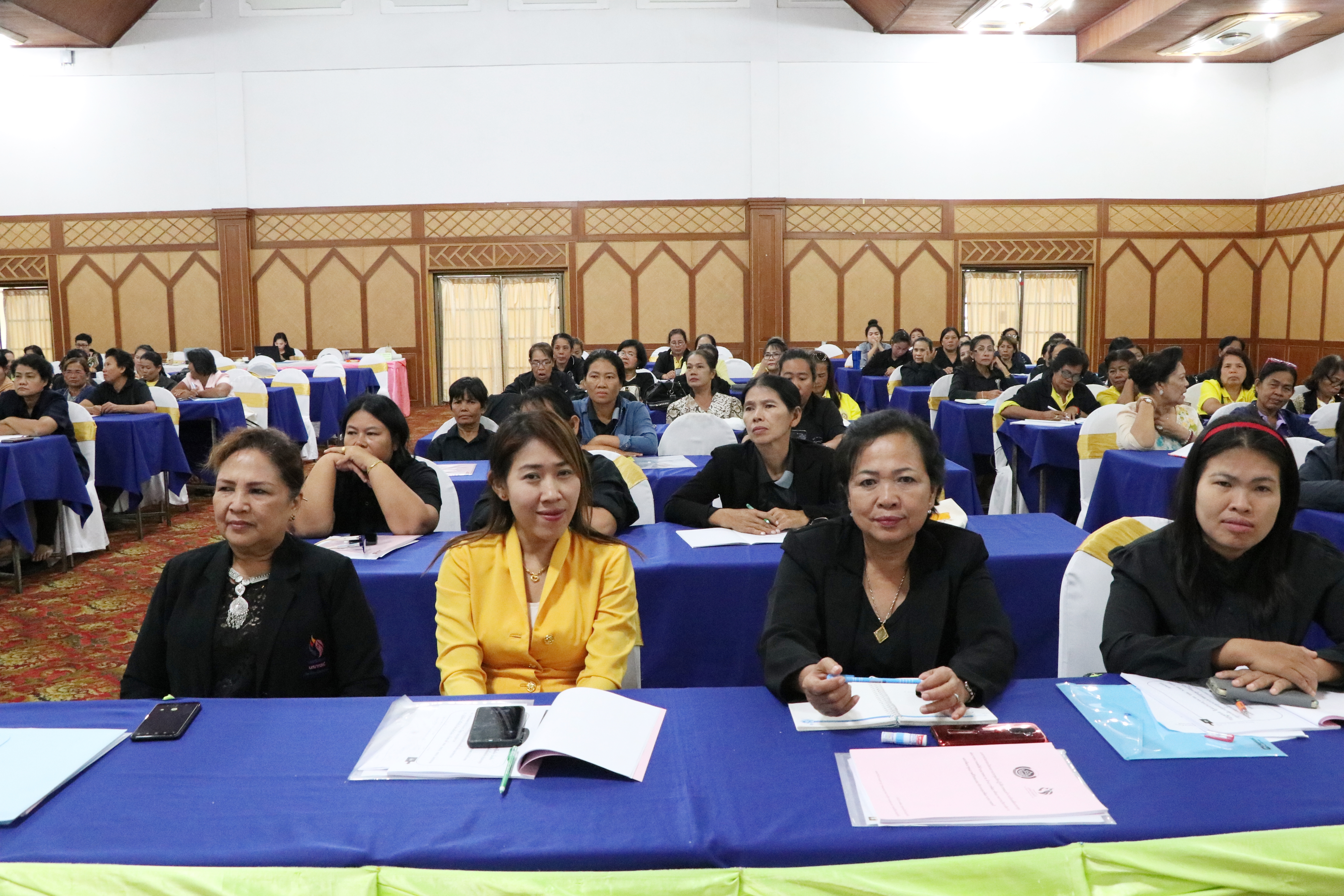 วันที่ 12 มิถุนายน 2562 เวลา 13.00 น. นายสุวิน พึ่งเงิน พัฒนาการจังหวัดสุโขทัย เป็นประธานการประชุมเชิงปฏิบัติการคณะทำงานขับเคลื่อนกองทุนพัฒนาบทบาทสตรีตำบล/เทศบาล ด้านการพัฒนาศักยภาพการบริหารจัดการและพัฒนาคุณภาพชีวิต ณ โรงแรมไพลิน อำเภอเมืองสุโขทัย จังหวัดสุโขทัย