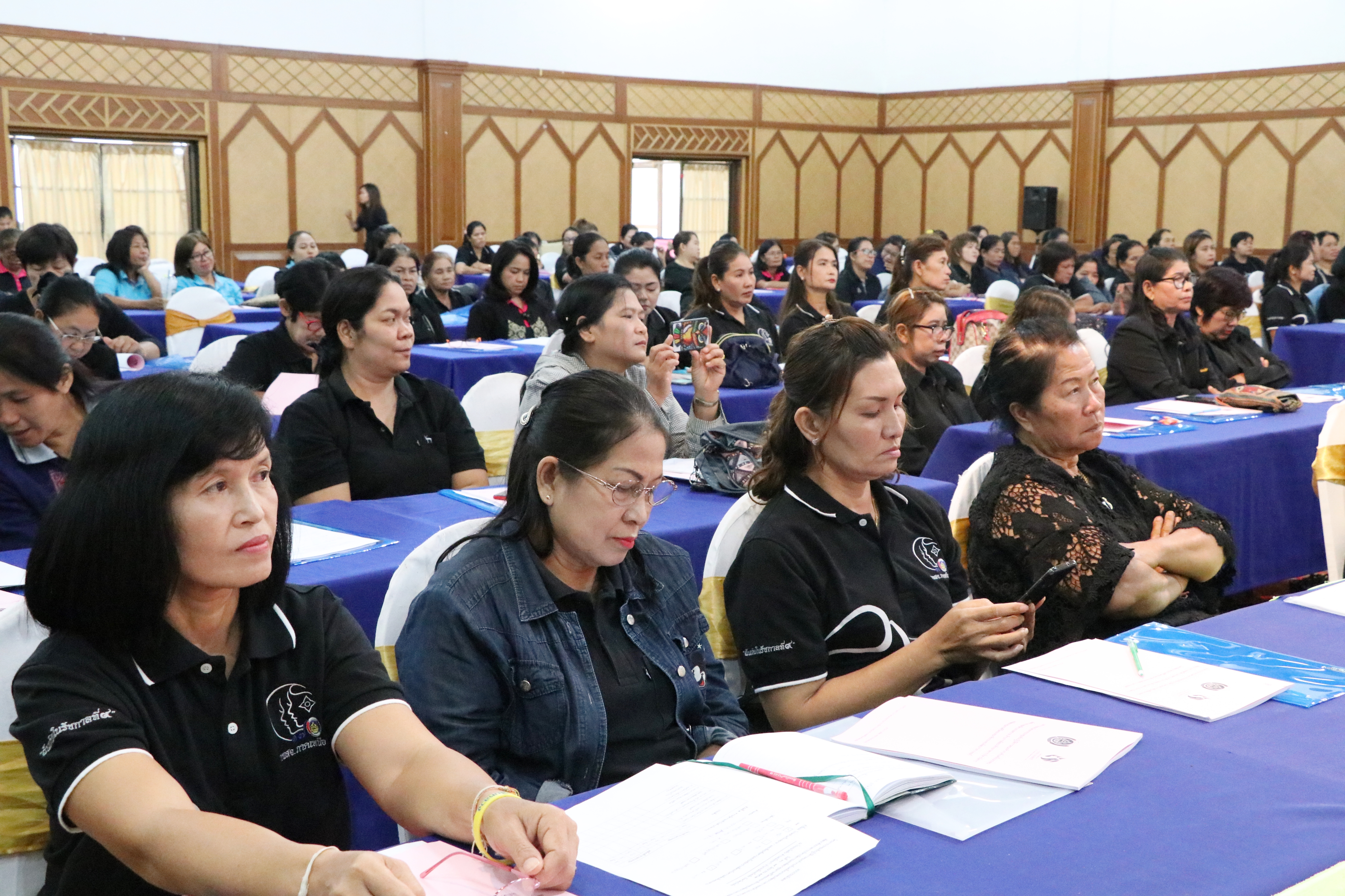 นที่ 10 มิถุนายน 2562 เวลา 09.30 น. นายสุวิน พึ่งเงิน พัฒนาการจังหวัดสุโขทัย เป็นประธานการประชุมเชิงปฏิบัติการคณะทำงานขับเคลื่อนกองทุนพัฒนาบทบาทสตรีตำบล/เทศบาล ณ โรงแรมไพลิน อำเภอเมืองสุโขทัย จังหวัดสุโขทัย