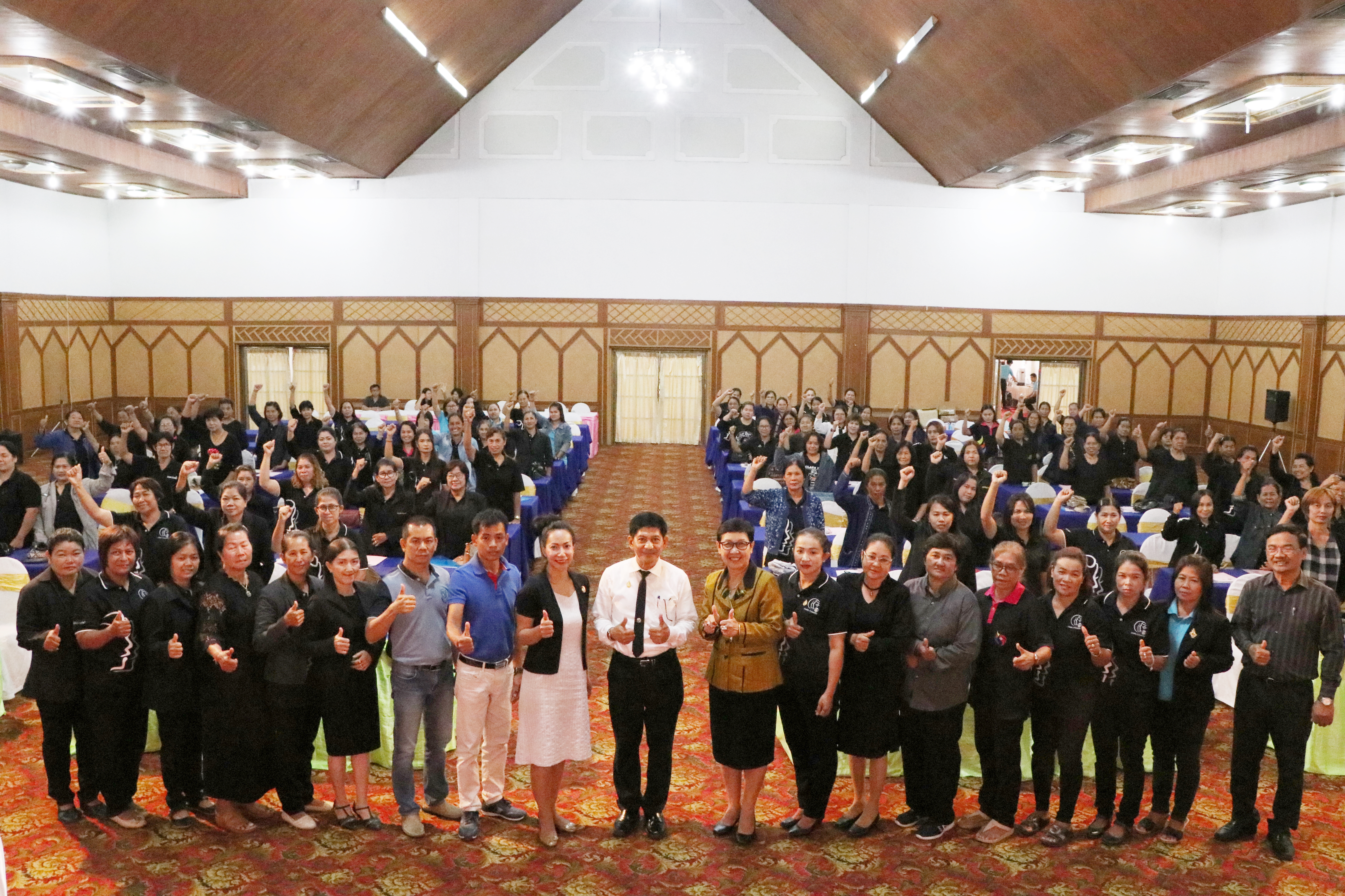 นที่ 10 มิถุนายน 2562 เวลา 09.30 น. นายสุวิน พึ่งเงิน พัฒนาการจังหวัดสุโขทัย เป็นประธานการประชุมเชิงปฏิบัติการคณะทำงานขับเคลื่อนกองทุนพัฒนาบทบาทสตรีตำบล/เทศบาล ณ โรงแรมไพลิน อำเภอเมืองสุโขทัย จังหวัดสุโขทัย