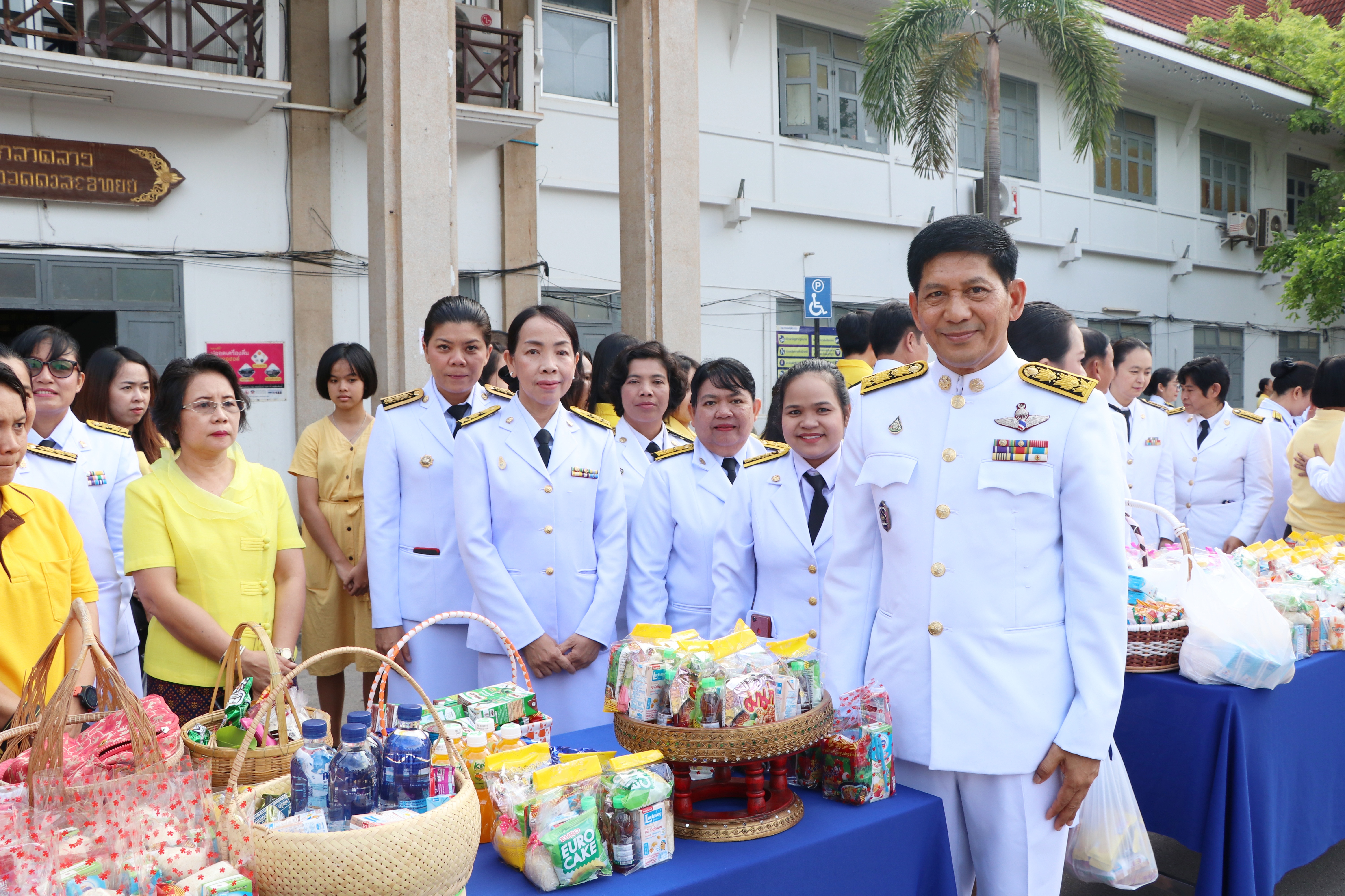 พัฒนาการจังหวัดสุโขทัย นำข้าราชการสำนักงานพัฒนาชุมชนจังหวัด เข้าร่วมกิจกรรมเนื่องในโอกาสเฉลิมพระชนมพรรษาสมเด็จพระนางเจ้าฯ พระบรมราชินี ประจำปีพุทธศักราช 2562