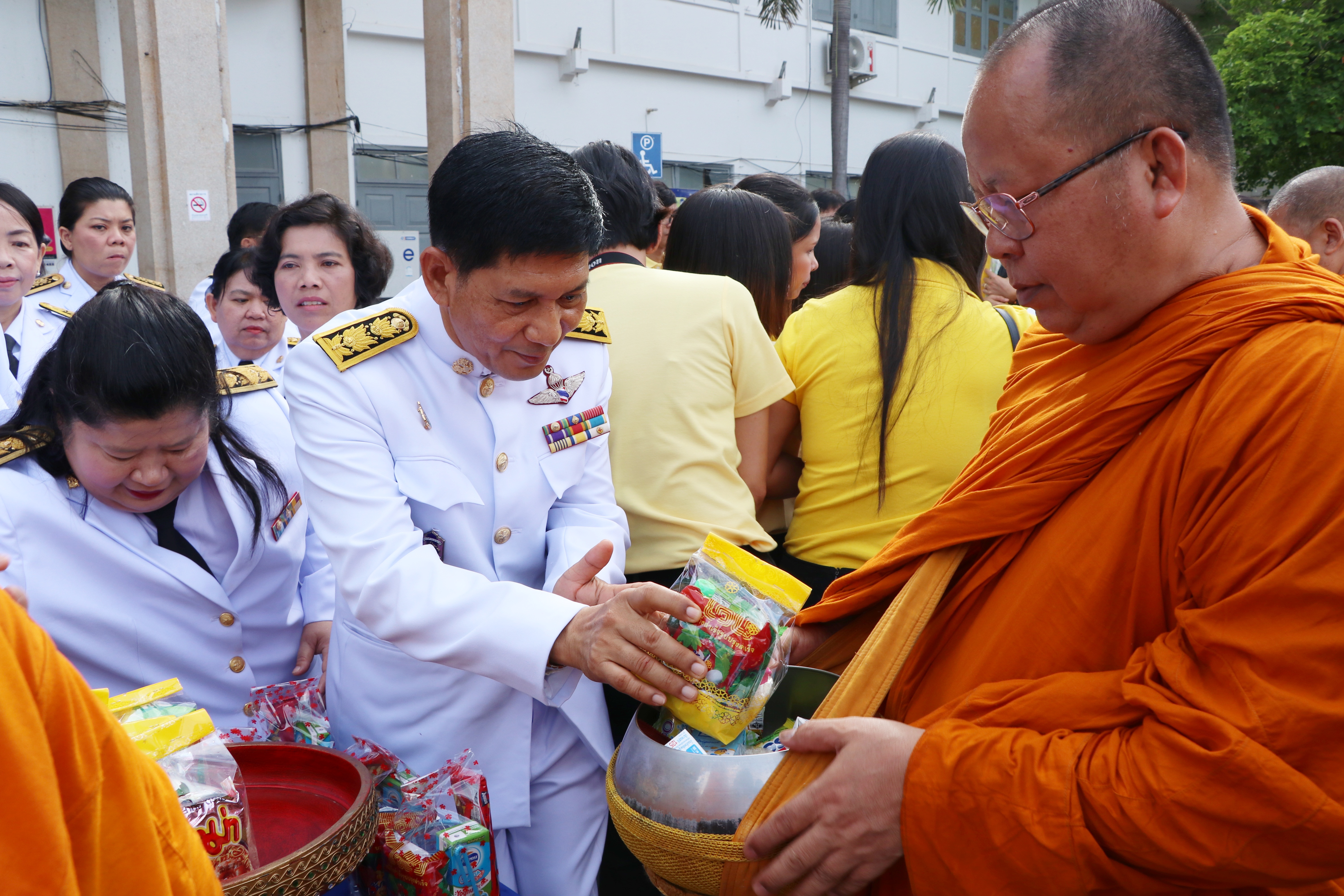 พัฒนาการจังหวัดสุโขทัย นำข้าราชการสำนักงานพัฒนาชุมชนจังหวัด เข้าร่วมกิจกรรมเนื่องในโอกาสเฉลิมพระชนมพรรษาสมเด็จพระนางเจ้าฯ พระบรมราชินี ประจำปีพุทธศักราช 2562