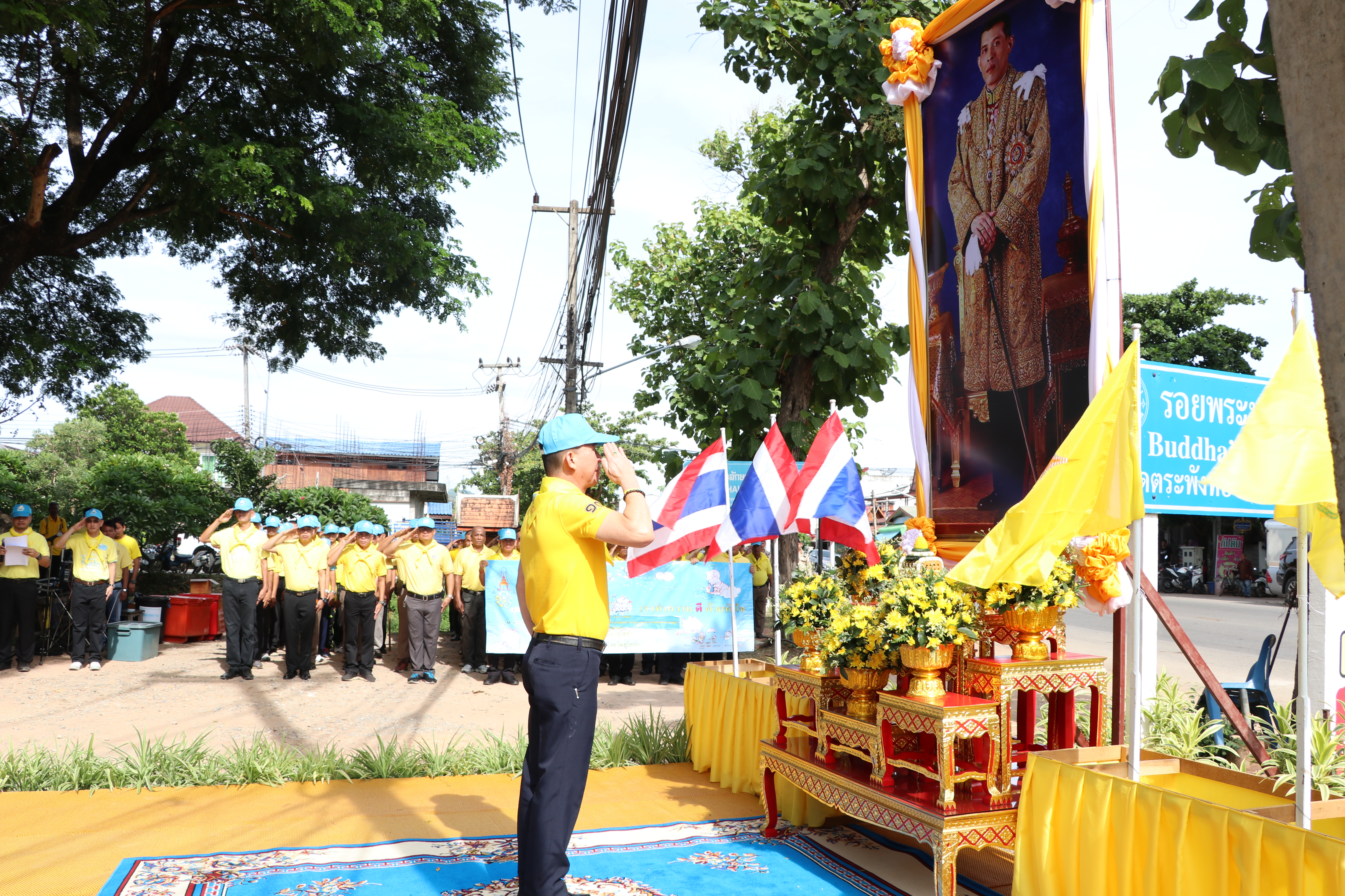 วันที่ 20 กรกฎาคม 2562 เวลา 09.00 น. นายสุวิน พึ่งเงิน พัฒนาการจังหวัดสุโขทัย นำเจ้าหน้าที่พัฒนาชุมชน ร่วมกิจกรรม”จิตอาสาพัฒนาลำน้ำ ลำคลอง” เนื่องในวันเฉลิมพระชนมพรรษาพระบาทสมเด็จพระเจ้าอยู่หัว ประจำปีพุทธศักราช 2562 ณ คูเมืองบริเวณศาลปู่ผาดำ อุทยานประวัติศาสตร์สุโขทัย