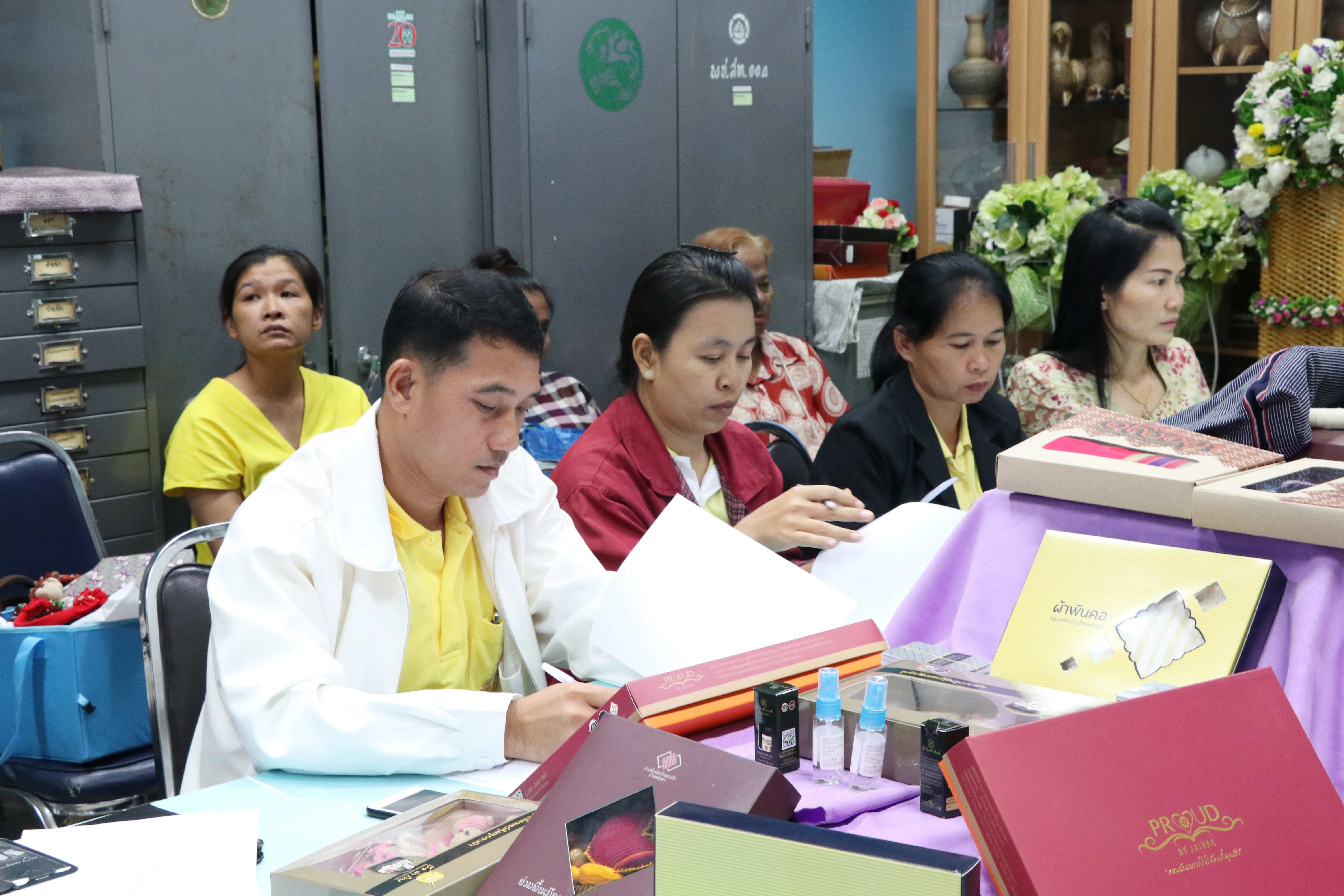 จังหวัดสุโขทัย พิจารณาผลิตภัณฑ์ OTOP จำนวน 1 ผลิตภัณฑ์ ที่ผ่านกระบวนการพัฒนาผลิตภัณฑ์ ตามโครงการส่งเสริมกระบวนการเครือข่ายองค์ความรู้ KBO จังหวัด เพื่อเข้าร่วมประกวดและเผยแพร่ผลการดำเนิน ภายในงานศิลปาชีพประทีปไทย OTOP ก้าวไกลด้วยพระบารมี ประจำปี พ.ศ. 2562