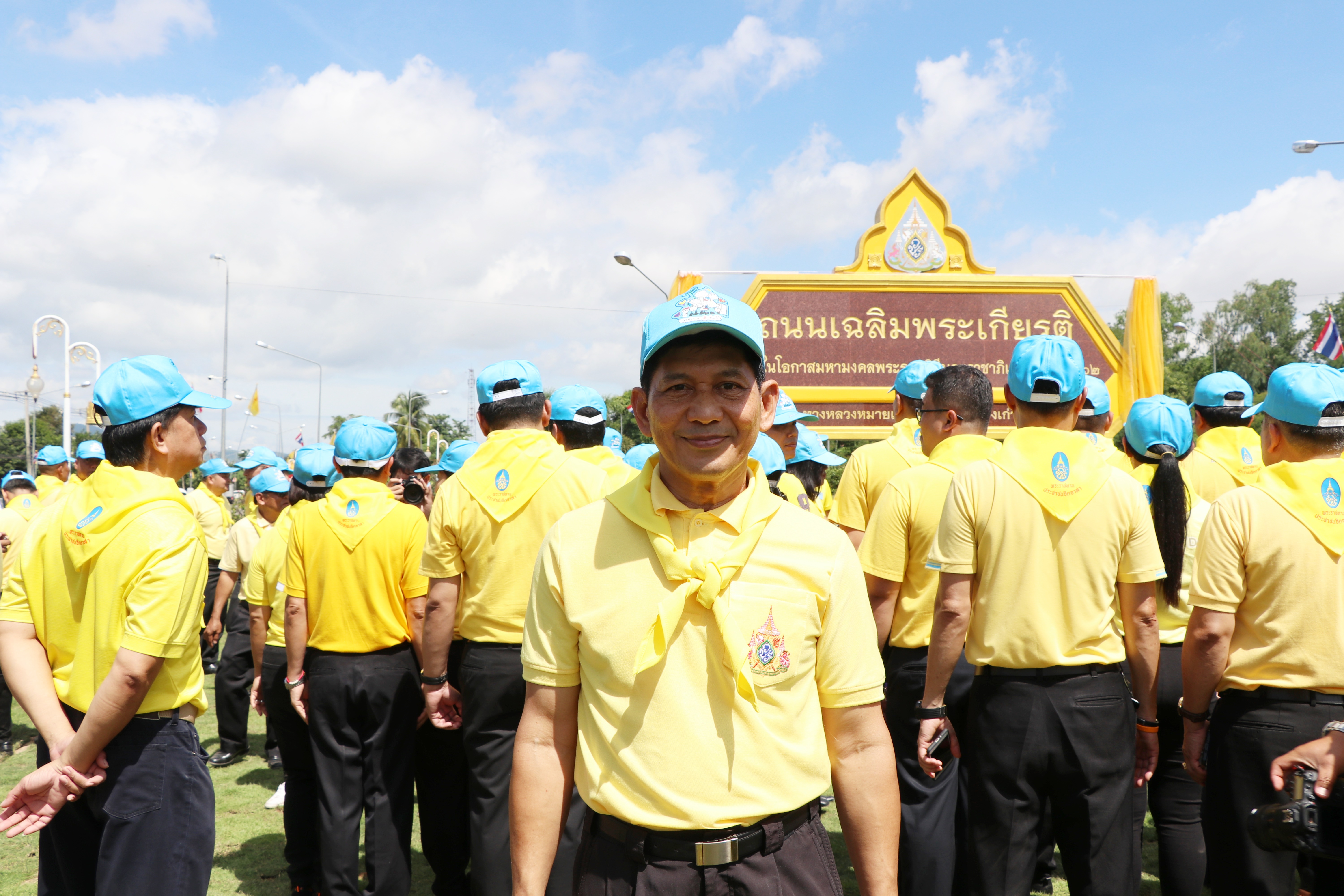 นที่ 28 กรกฎาคม 2562  เวลา 10.00 น. นายสุวิน พึ่งเงิน พัฒนาการจังหวัดสุโขทัย เข้าร่วมกิจกรรมบำเพ็ญสาธารณประโยชน์ของประชาชนจิตอาสาพระราชทาน 904 วปร.และพิธีเปิดป้ายโครงการ 1 จังหวัด 1 ถนนเฉลิมพระเกียรติจังหวัดสุโขทัย เนื่องในโอกาสมหามงคลพระราชพิธีบรมราชาภิเษก พ.ศ.2562 ณ บริเวณแยกบ้านนา ถนนทางหลวงหมายเลข 12 ต.เมืองเก่า อ.เมืองสุโขทัย จ.สุโขทัย