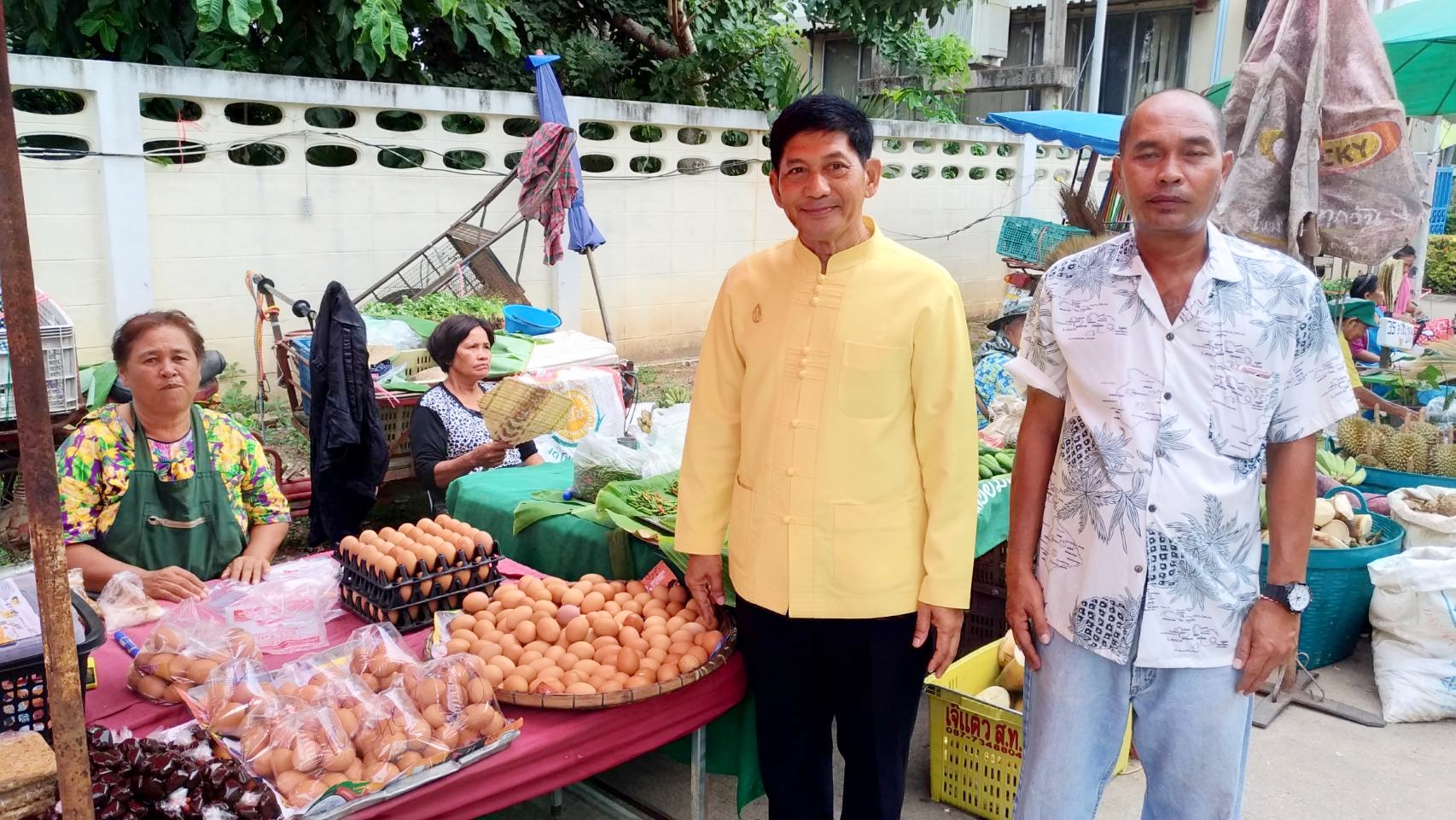 วันที่ 31 กรกฎาคม 2562 เวลา 08.00 น. นายสุวิน พึ่งเงิน พัฒนาการจังหวัดสุโขทัย ตรวจเยี่ยมและให้คำแนะนำผู้ประกอบการร้านค้า ตลาดประชารัฐคนไทยยิ้มได้ และผู้ประกอบการกองทุนพัฒนาบทบาทสตรีอำเภอเมืองสุโขทัย