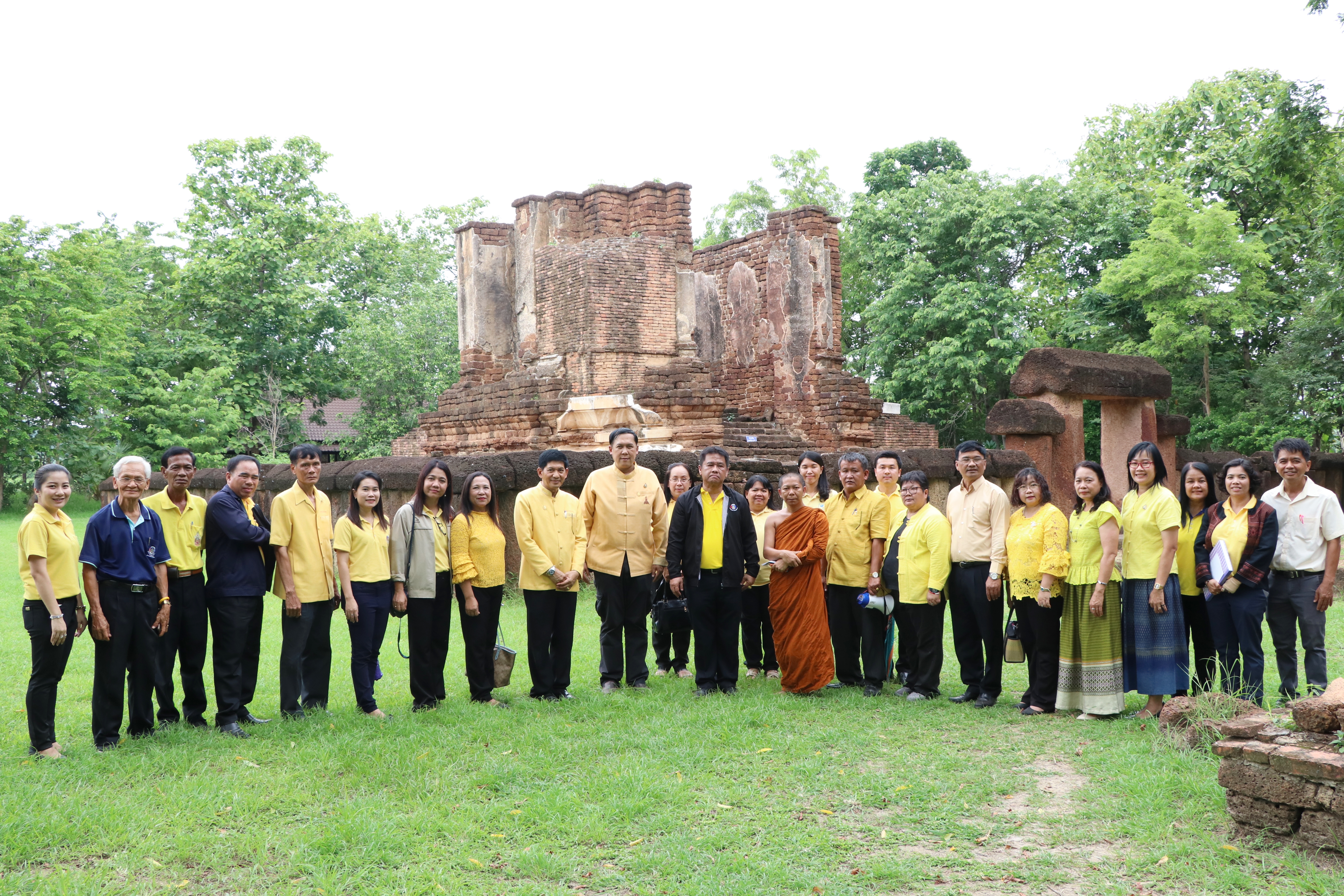 “รองอธิบดีกรมการพัฒนาชุมชน ติดตามการดำเนินงาน โครงการหมู่บ้านเศรษฐกิจพอเพียงเฉลิมพระเกียรติ มั่นคง มั่งคั่ง ยั่งยืน เนื่องในโอกาสมหามงคลพระราชพิธีบรมราชาภิเษก “ในพื้นที่จังหวัดสุโขทัย