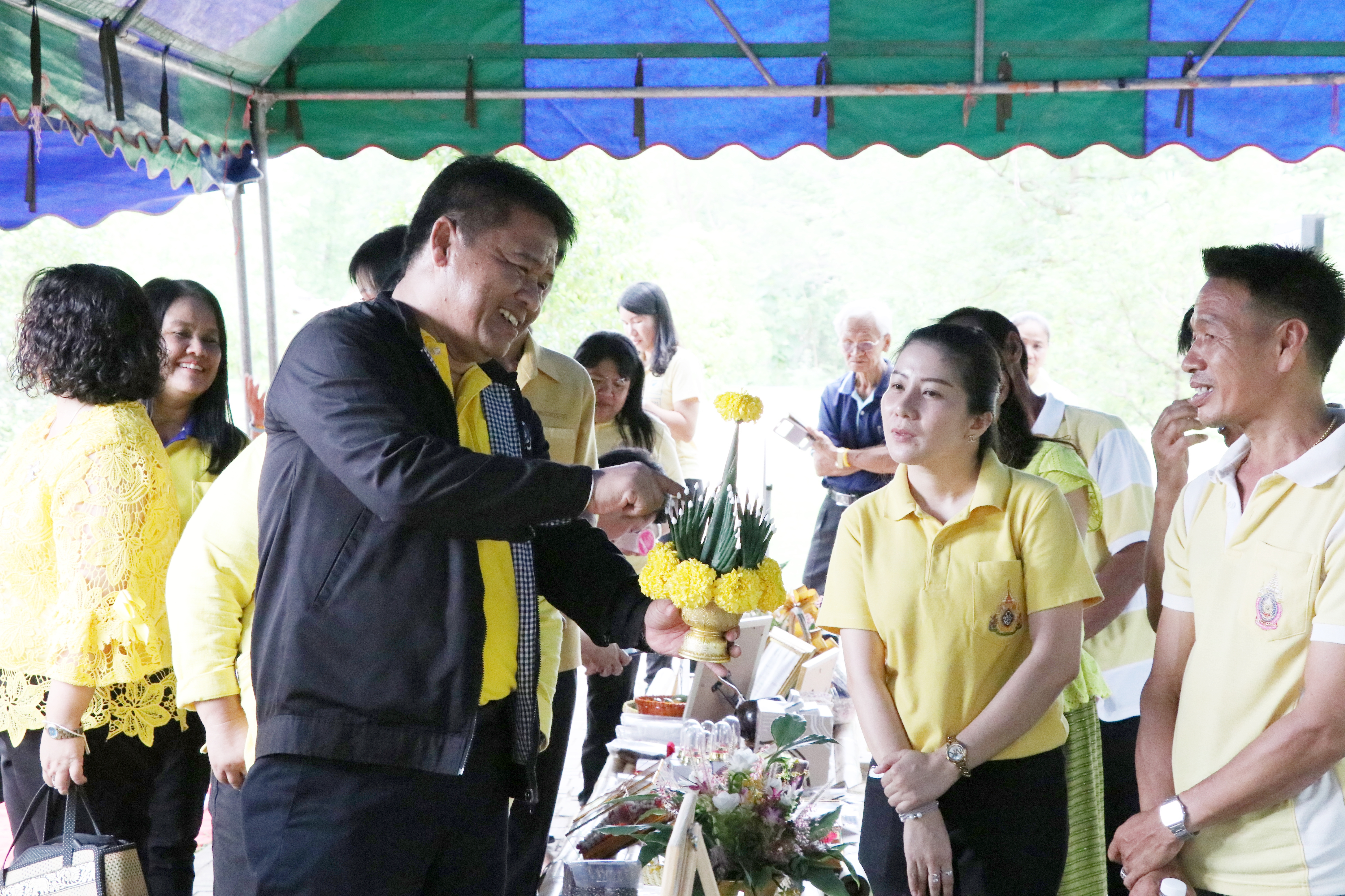 “รองอธิบดีกรมการพัฒนาชุมชน ติดตามการดำเนินงาน โครงการหมู่บ้านเศรษฐกิจพอเพียงเฉลิมพระเกียรติ มั่นคง มั่งคั่ง ยั่งยืน เนื่องในโอกาสมหามงคลพระราชพิธีบรมราชาภิเษก “ในพื้นที่จังหวัดสุโขทัย