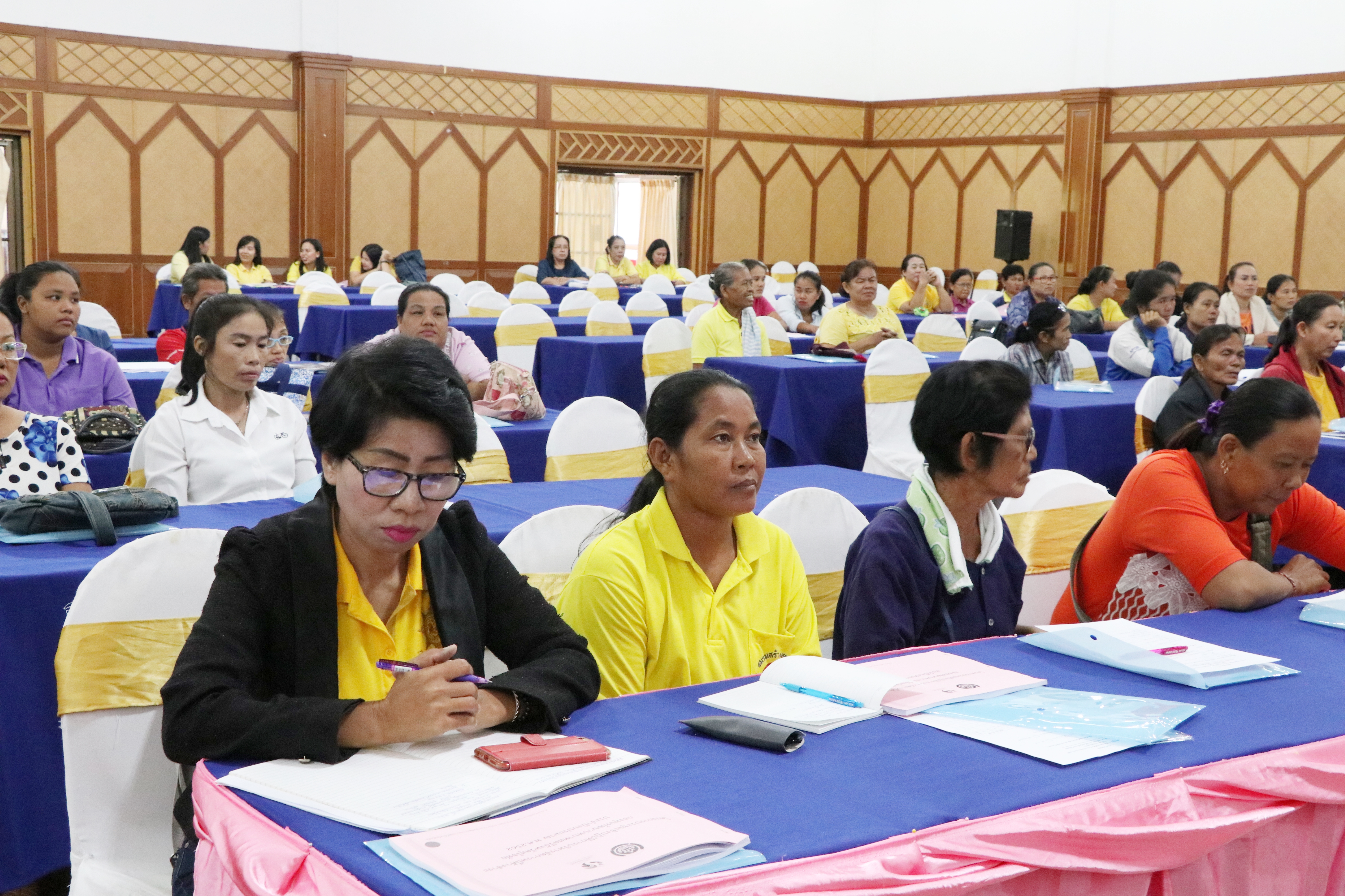 วันที่ 19 กรกฏาคม 2562 เวลา 09.30 น. นายสุวิน พึ่งเงิน พัฒนาการจังหวัดสุโขทัย เป็นประธานเปิดการประชุมเชิงปฏิบัติการบริหารจัดการหนี้ค้างชำระกองทุนพัฒนาบทบาทสตรีจังหวัดสุโขทัย ณ โรงแรมไพลิน อำเภอเมืองสุโขทัย จังหวัดสุโขทัย