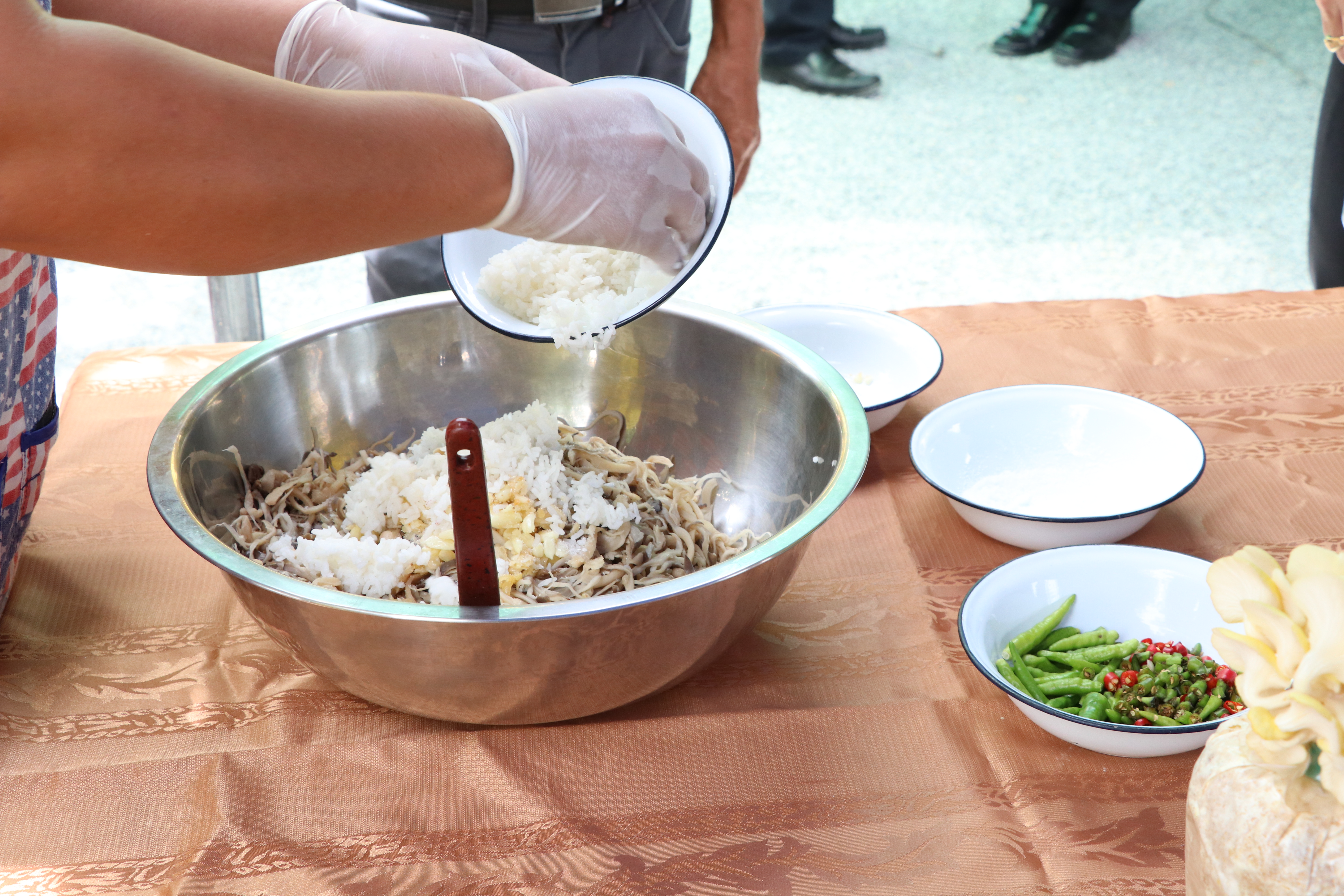 วันที่ 4 กรกฎาคม 2562 เวลา 09.00 น. นายไพบูลย์ บูรณสันติ ผู้ตรวจราชการกรมการพัฒนาชุมชน เขตตรวจราชการ ที่ 17,18 พร้อมด้วยคณะกรรมการตรวจติดตามคัดเลือกฯ ประจำปี 2562 ลงพื้นที่พิจารณาคัดเลือกกิจกรรมกลุ่มอาชีพกองทุนพัฒนาบทบาทสตรีดีเด่น (กลุ่มเพาะเห็ดนางฟ้า) หมู่ 6 ต.นาทุ่ง อ.สวรรคโลก จังหวัดสุโขทัย