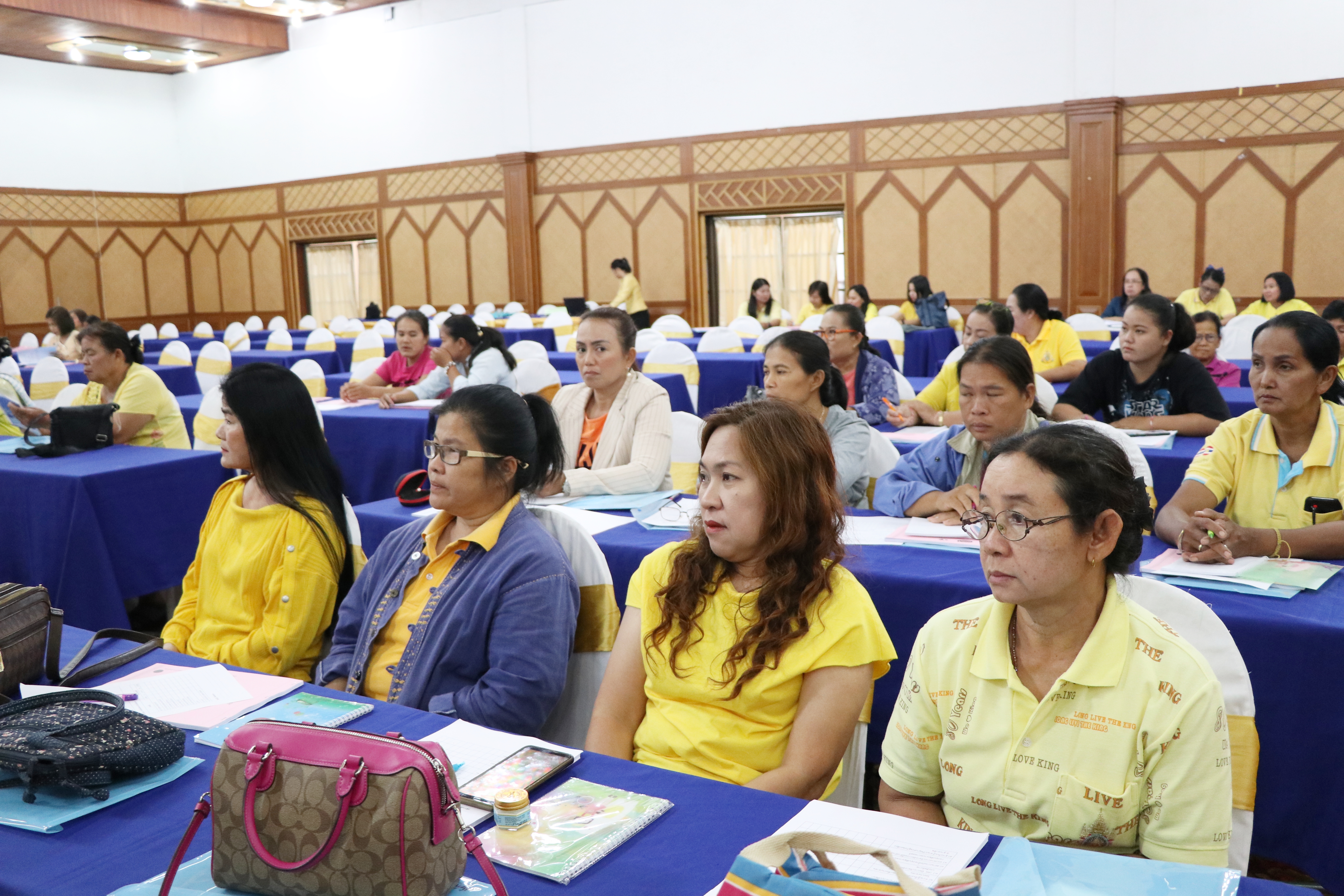 วันที่ 19 กรกฏาคม 2562 เวลา 09.30 น. นายสุวิน พึ่งเงิน พัฒนาการจังหวัดสุโขทัย เป็นประธานเปิดการประชุมเชิงปฏิบัติการบริหารจัดการหนี้ค้างชำระกองทุนพัฒนาบทบาทสตรีจังหวัดสุโขทัย ณ โรงแรมไพลิน อำเภอเมืองสุโขทัย จังหวัดสุโขทัย