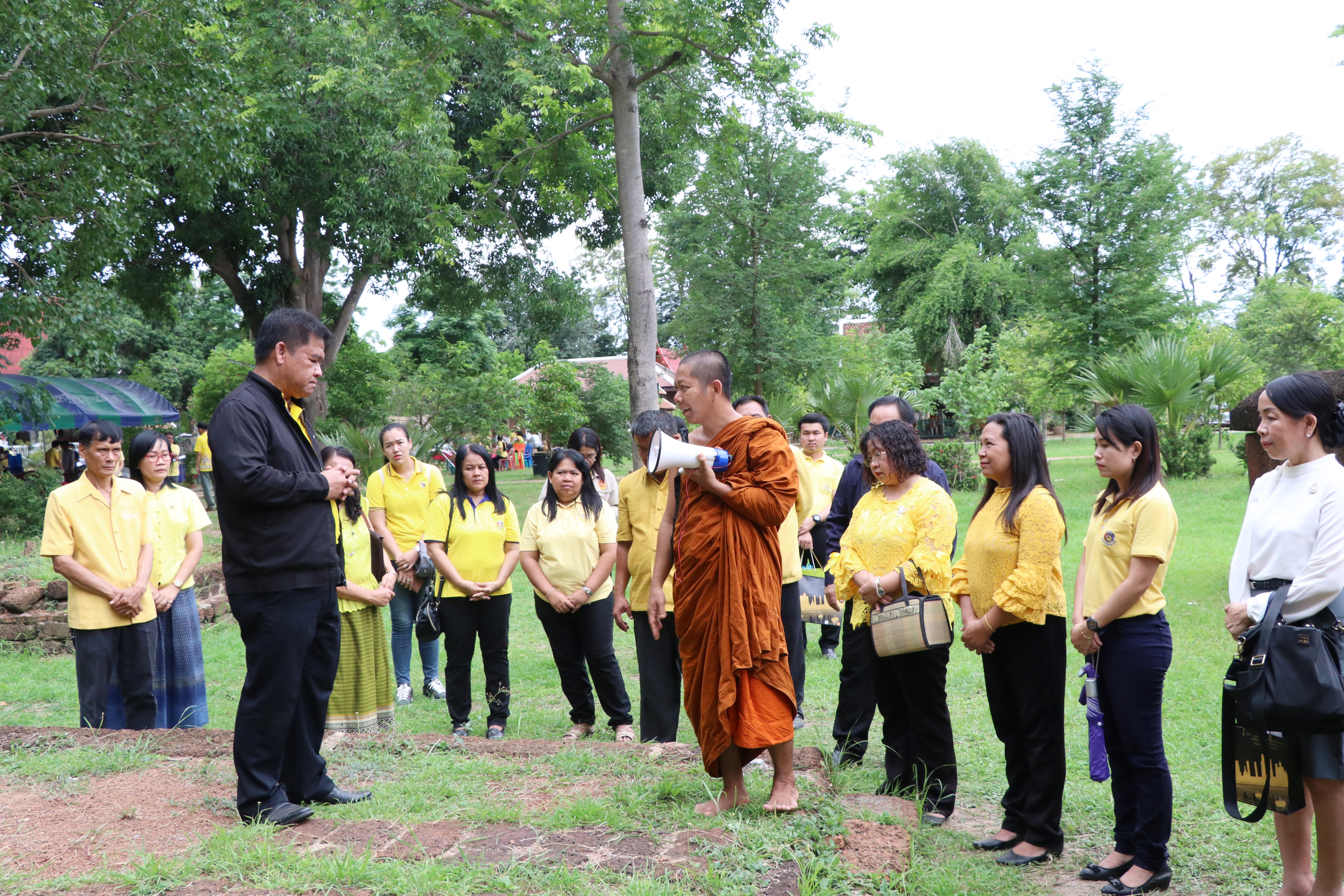 “รองอธิบดีกรมการพัฒนาชุมชน ติดตามการดำเนินงาน โครงการหมู่บ้านเศรษฐกิจพอเพียงเฉลิมพระเกียรติ มั่นคง มั่งคั่ง ยั่งยืน เนื่องในโอกาสมหามงคลพระราชพิธีบรมราชาภิเษก “ในพื้นที่จังหวัดสุโขทัย
