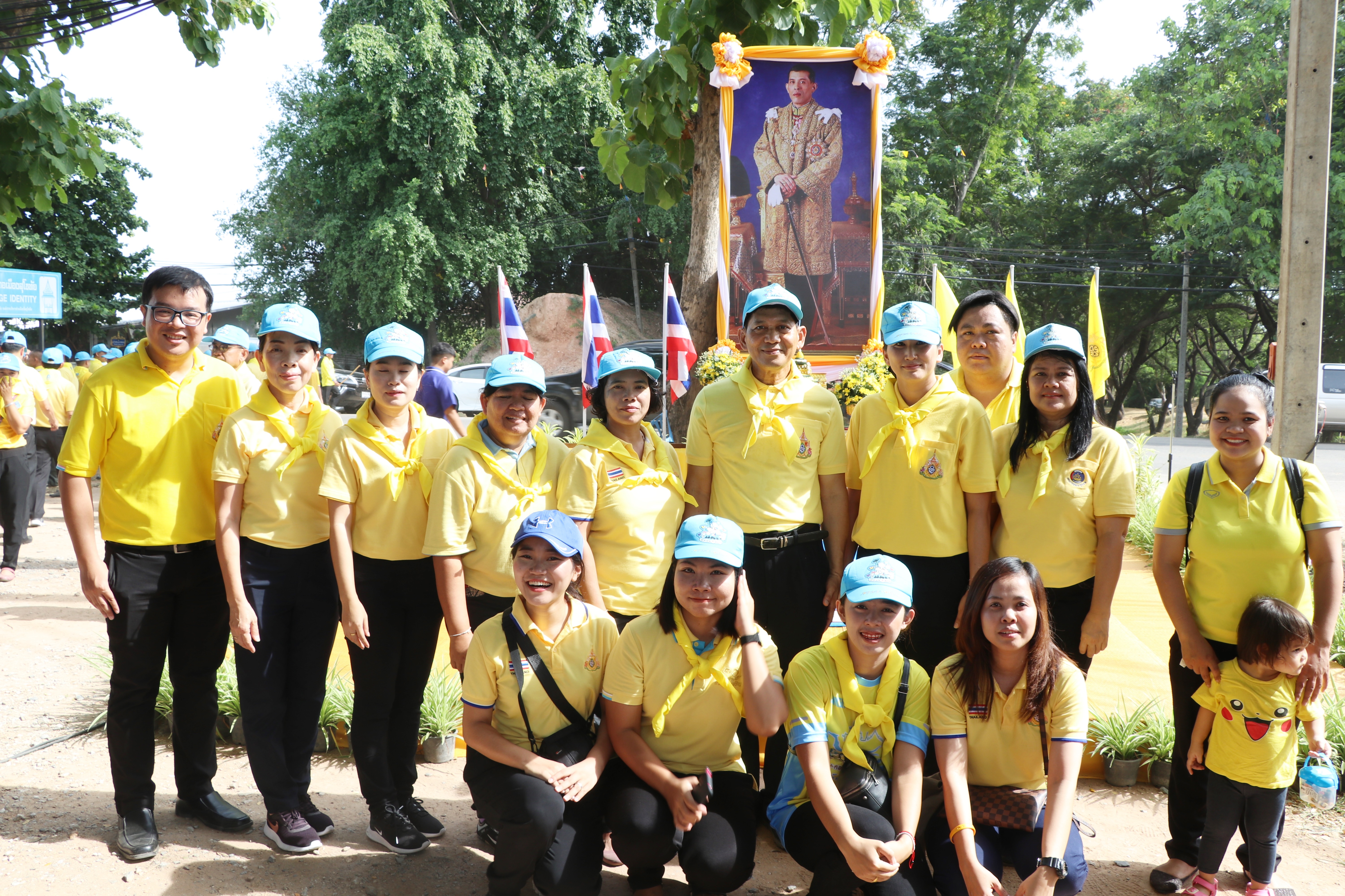 วันที่ 20 กรกฎาคม 2562 เวลา 09.00 น. นายสุวิน พึ่งเงิน พัฒนาการจังหวัดสุโขทัย นำเจ้าหน้าที่พัฒนาชุมชน ร่วมกิจกรรม”จิตอาสาพัฒนาลำน้ำ ลำคลอง” เนื่องในวันเฉลิมพระชนมพรรษาพระบาทสมเด็จพระเจ้าอยู่หัว ประจำปีพุทธศักราช 2562 ณ คูเมืองบริเวณศาลปู่ผาดำ อุทยานประวัติศาสตร์สุโขทัย