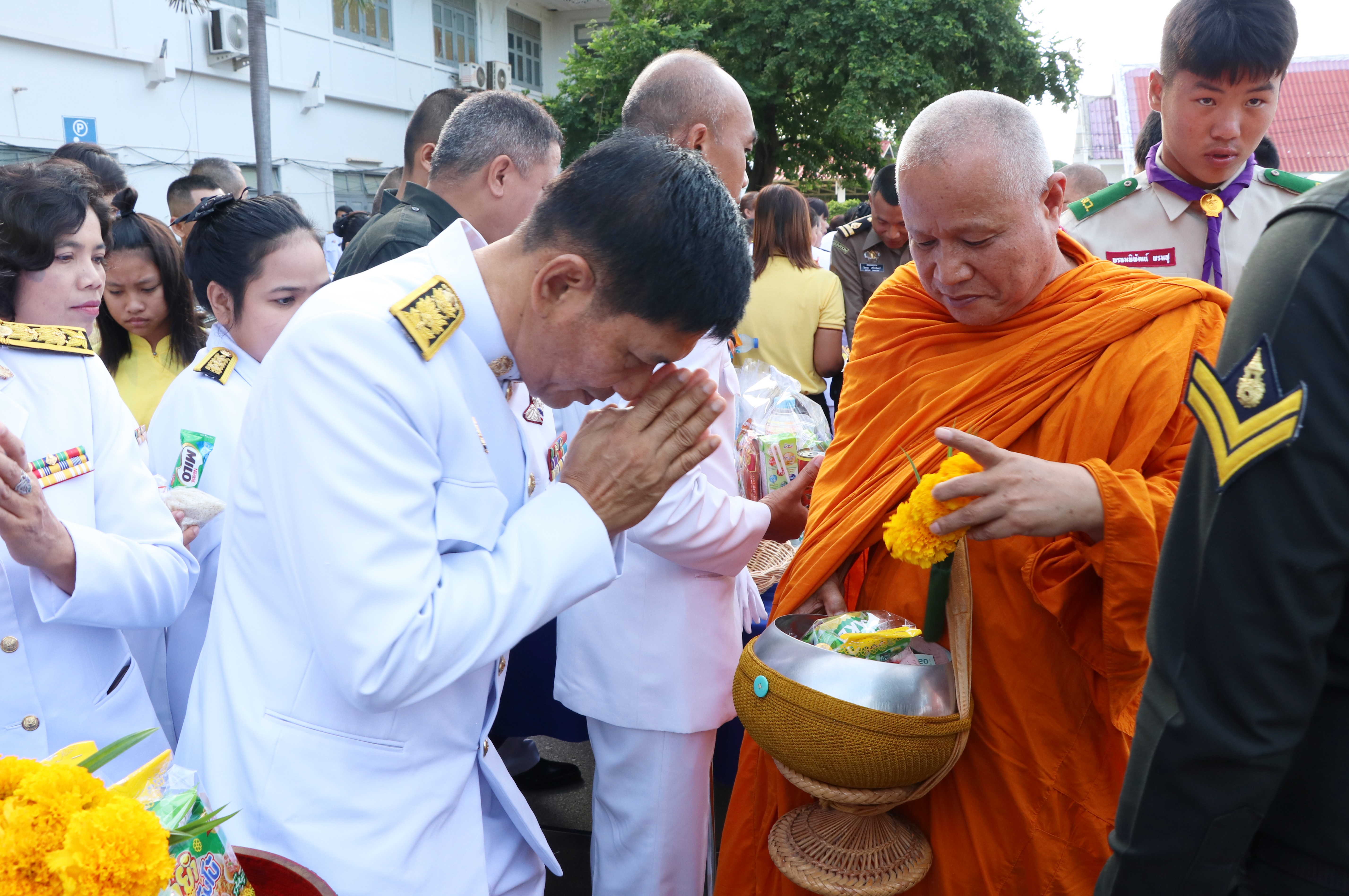 นที่ 28 กรกฎาคม 2562  เวลา 07.00 น. นายสุวิน พึ่งเงิน พัฒนาการจังหวัดสุโขทัย นำข้าราชการสำนักงานพัฒนาชุมชนจังหวัดสุโขทัย ร่วมกิจกรรมเนื่องในโอกาสวันเฉลิมพระชนมพรรษา 67 พรรษา 28 กรกฎาคม 2562 พระบาทสมเด็จพระปรเมนทรรามาธิบดีศรีสินทรมหาวชิราลงกรณฯ พระวชิรเกล้าเจ้าอยู่หัว ณ ศาลาเอนกประสงค์ ศาลากลางจังหวัดสุโขทัย