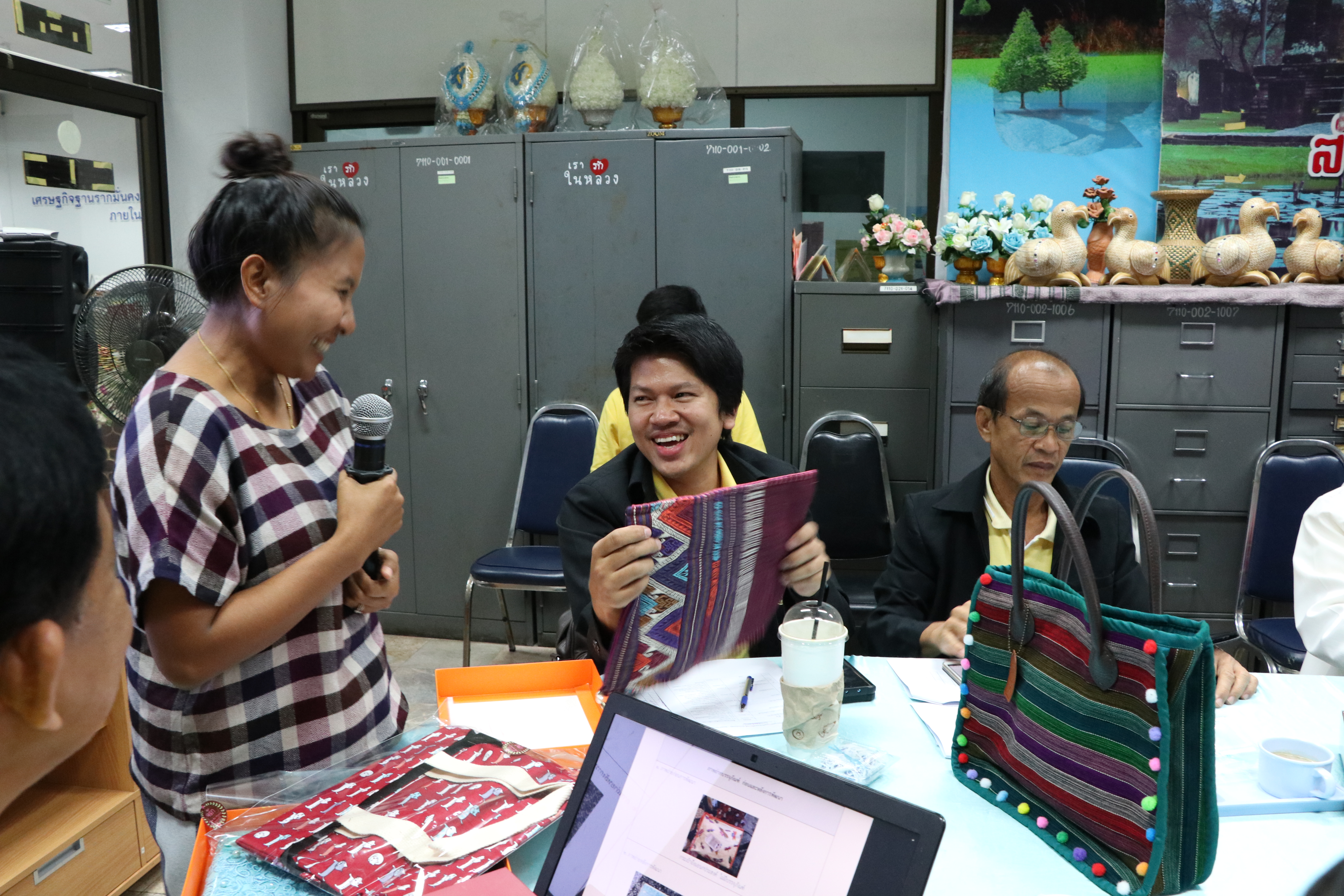 จังหวัดสุโขทัย พิจารณาผลิตภัณฑ์ OTOP จำนวน 1 ผลิตภัณฑ์ ที่ผ่านกระบวนการพัฒนาผลิตภัณฑ์ ตามโครงการส่งเสริมกระบวนการเครือข่ายองค์ความรู้ KBO จังหวัด เพื่อเข้าร่วมประกวดและเผยแพร่ผลการดำเนิน ภายในงานศิลปาชีพประทีปไทย OTOP ก้าวไกลด้วยพระบารมี ประจำปี พ.ศ. 2562