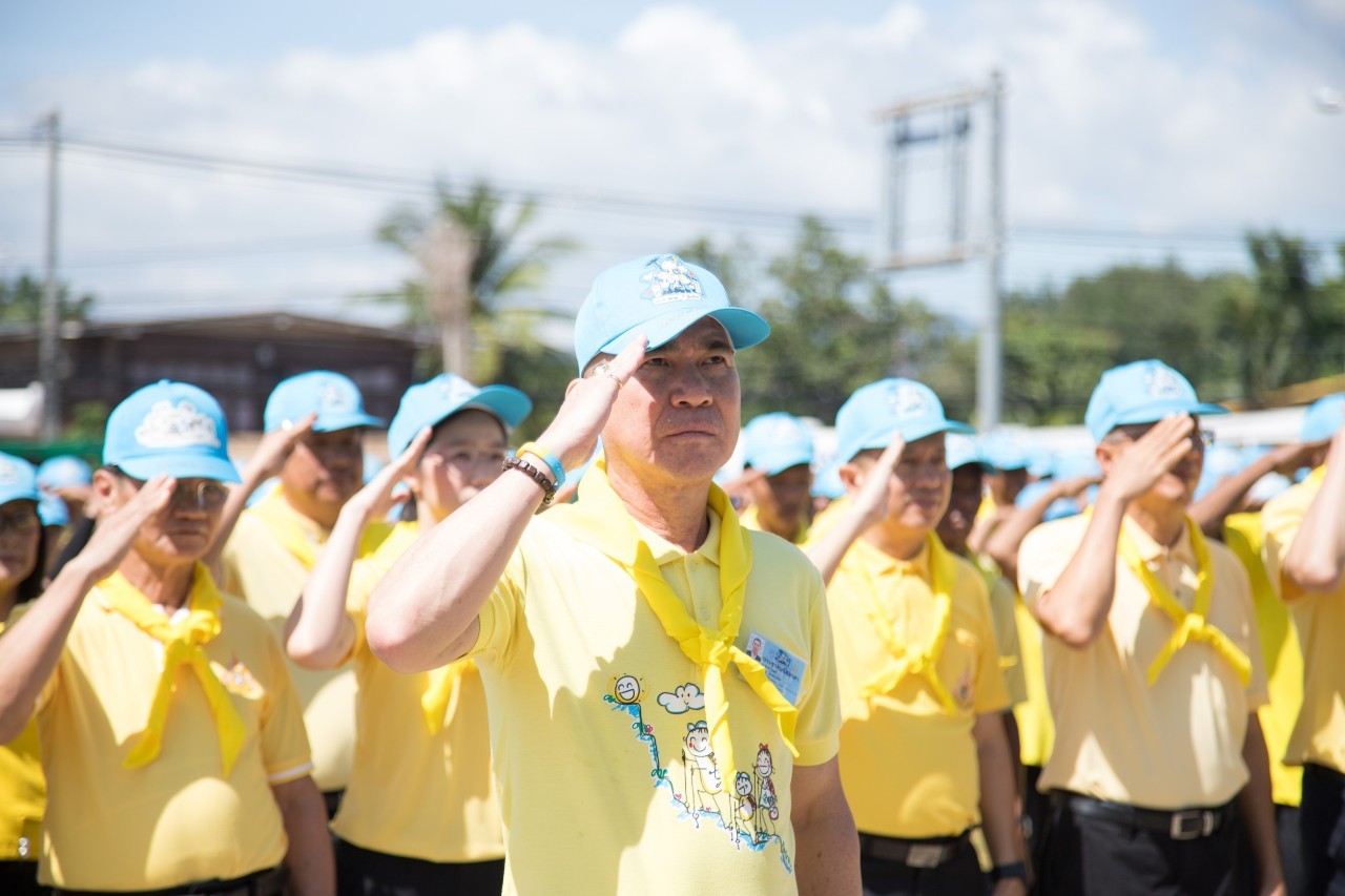 นที่ 28 กรกฎาคม 2562  เวลา 10.00 น. นายสุวิน พึ่งเงิน พัฒนาการจังหวัดสุโขทัย เข้าร่วมกิจกรรมบำเพ็ญสาธารณประโยชน์ของประชาชนจิตอาสาพระราชทาน 904 วปร.และพิธีเปิดป้ายโครงการ 1 จังหวัด 1 ถนนเฉลิมพระเกียรติจังหวัดสุโขทัย เนื่องในโอกาสมหามงคลพระราชพิธีบรมราชาภิเษก พ.ศ.2562 ณ บริเวณแยกบ้านนา ถนนทางหลวงหมายเลข 12 ต.เมืองเก่า อ.เมืองสุโขทัย จ.สุโขทัย