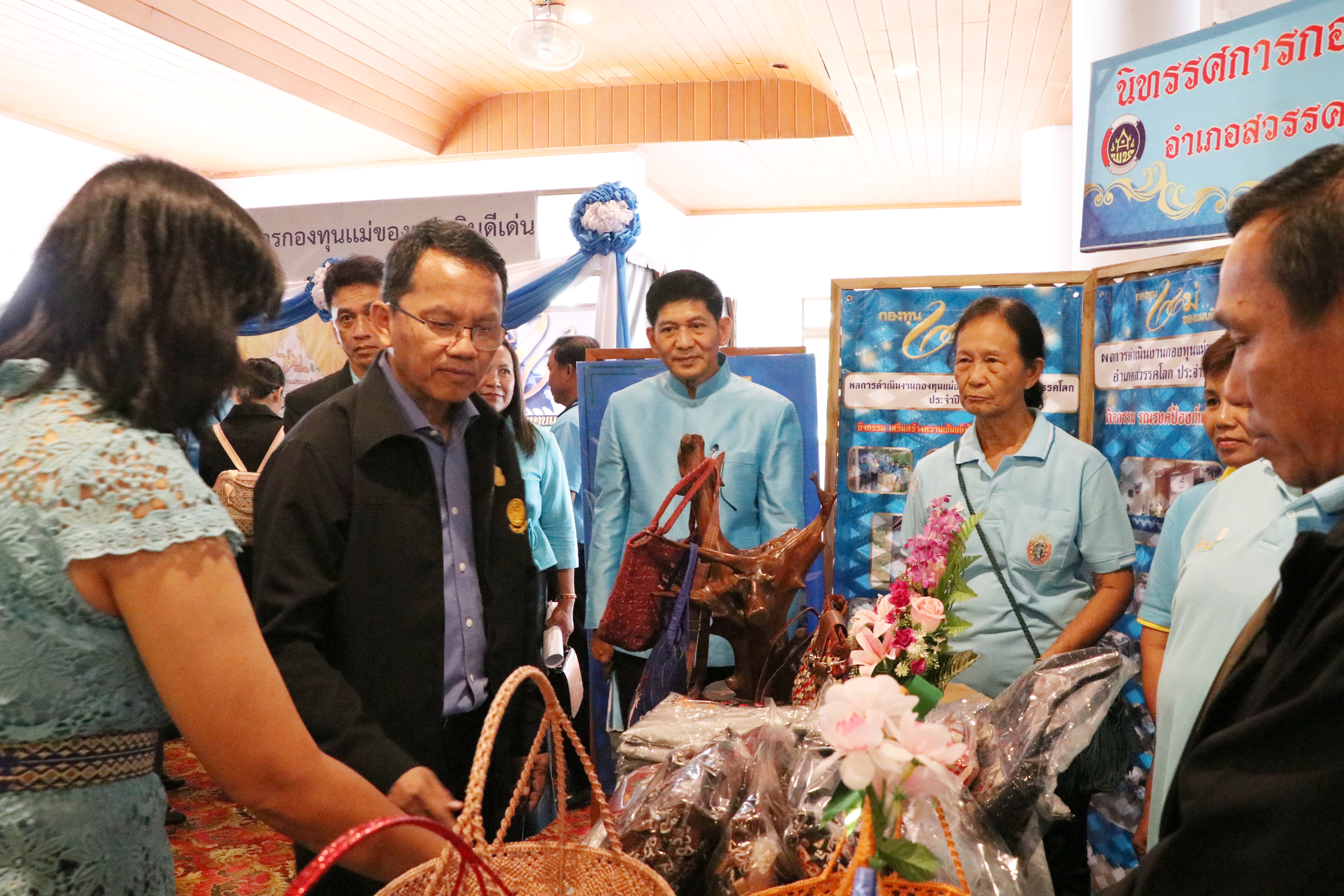 วันนี้ 1 สิงหาคม 2562 เวลา 09.00 น. นายสมศักดิ์ เทพสุทิน รัฐมนตรีว่าการกระทรวงยุติธรรม เป็นประธานเปิดโครงการพัฒนาศักยภาพหมู่บ้านกองทุนแม่ของแผ่นดินในการป้องกันและแก้ไขปัญหายาเสพติด ปีงบประมาณ 2562 จังหวัดสุโขทัย