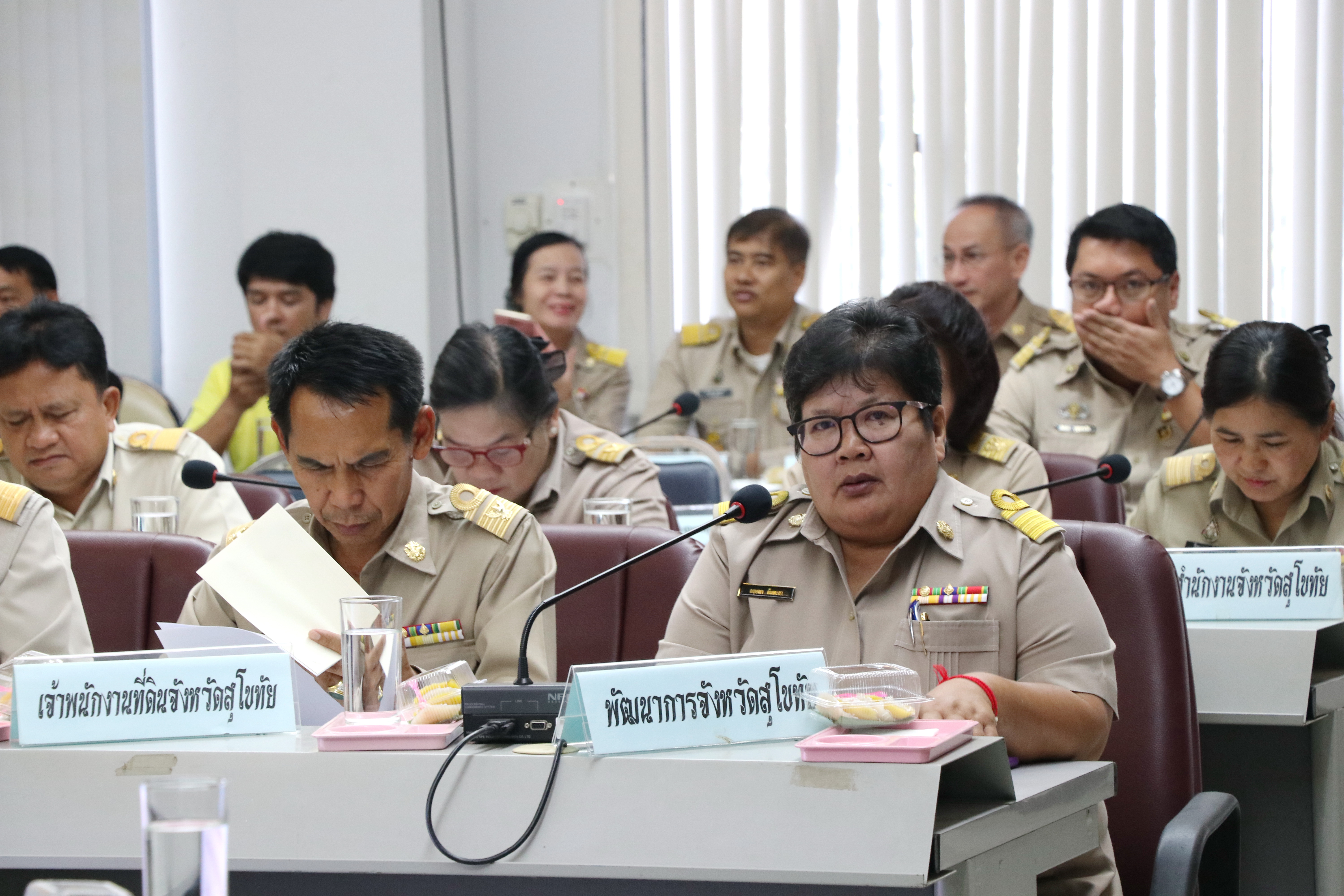 พช.สุโขทัย รับมอบใบประกาศเกียรติคุณข้าราชการและลูกจ้างประจำที่ปฏิบัติราชการครบ 25 ปี ในที่ประชุมกรมการจังหวัดสุโขทัย ครั้งที่ 10/2562