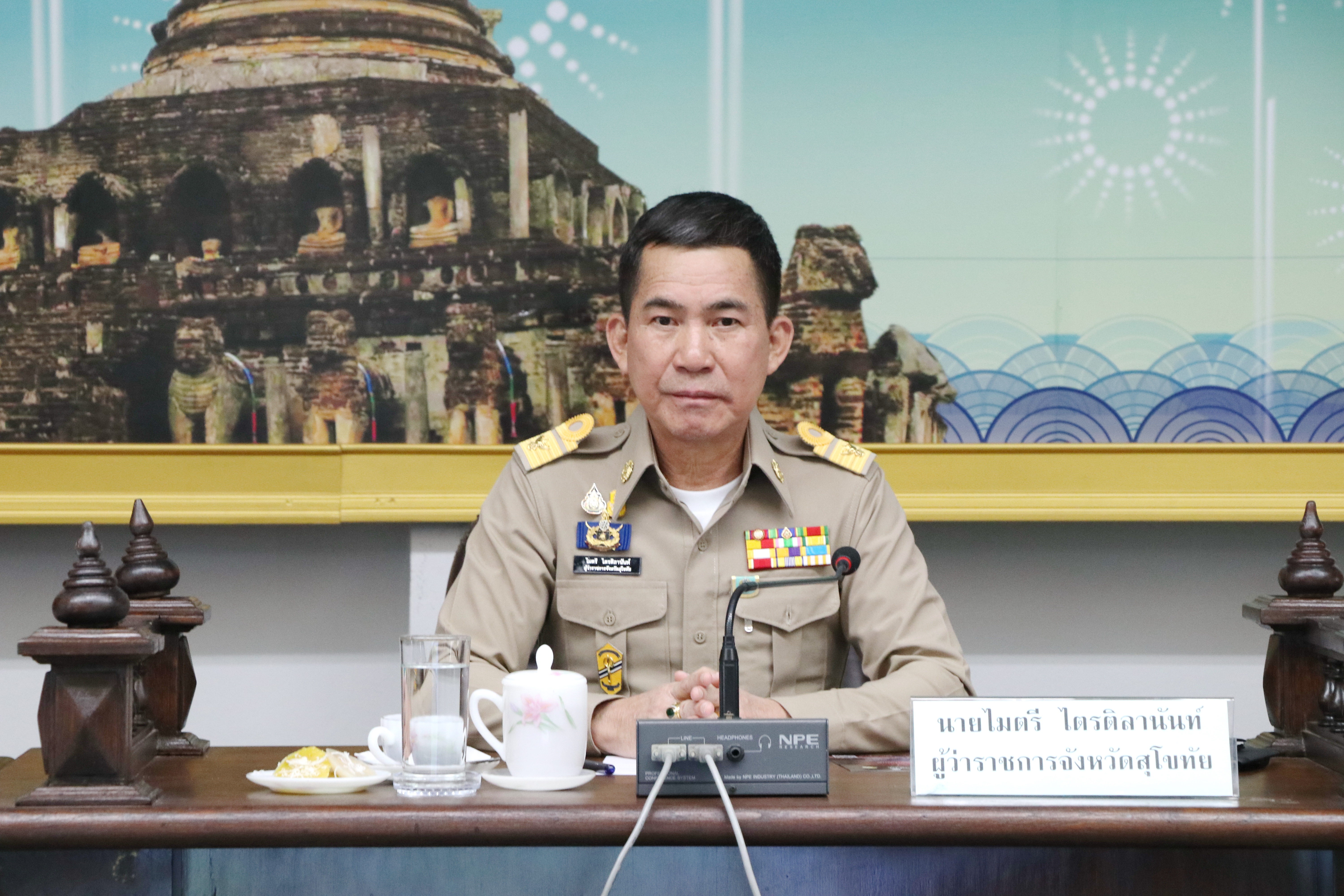 พช.สุโขทัย รับมอบใบประกาศเกียรติคุณข้าราชการและลูกจ้างประจำที่ปฏิบัติราชการครบ 25 ปี ในที่ประชุมกรมการจังหวัดสุโขทัย ครั้งที่ 10/2562