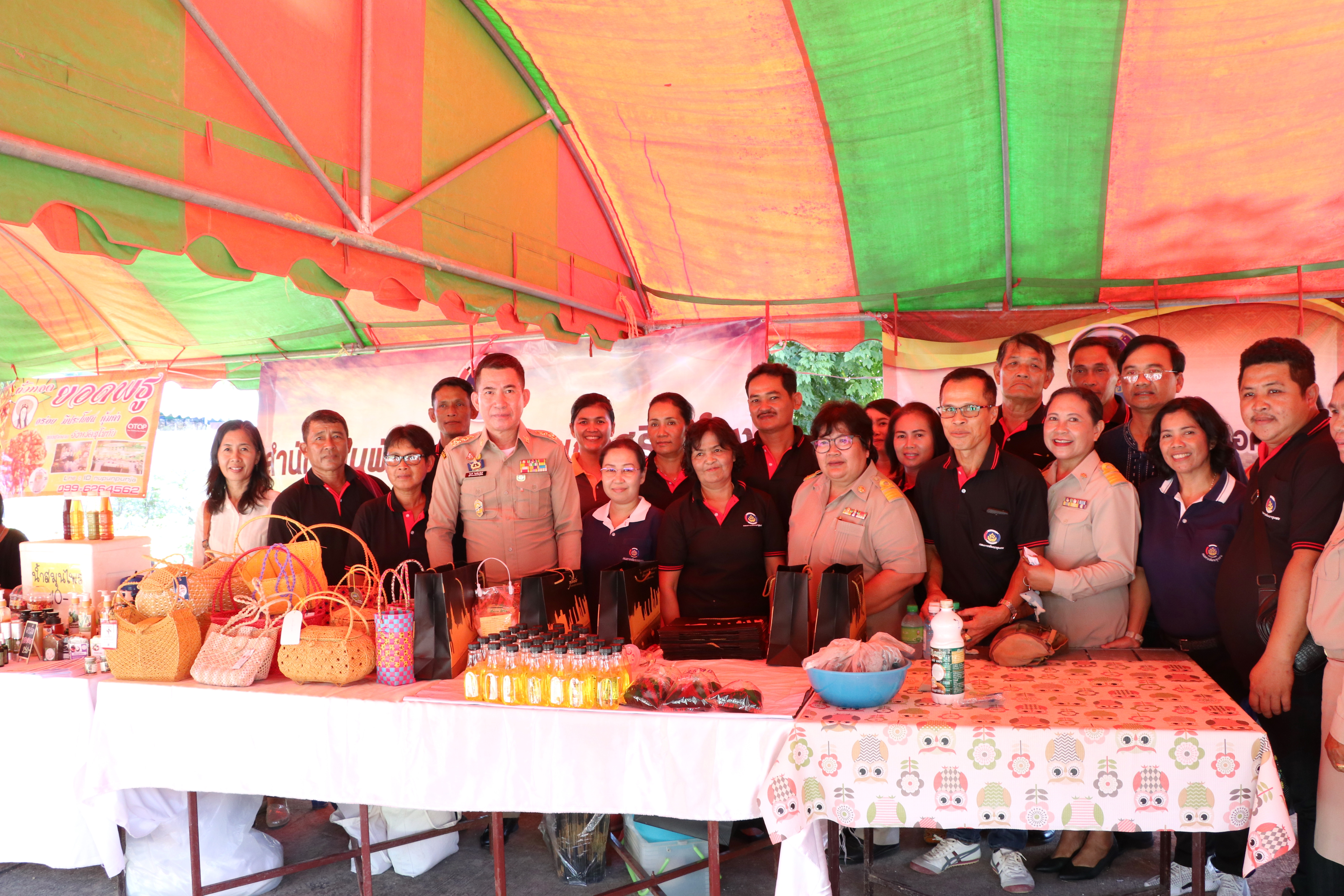 วันที่ 17 ตุลาคม 2562 เวลา 09.00 น. นางสาวกฤษณา กันทะสา หัวหน้ากลุ่มงานยุทธศาสตร์ฯ รักษาราชการแทนพัฒนาการจังหวัดสุโขทัย ร่วมพิธีเปิดโครงการปกป้องสถาบันชาติเพื่อเสริมสร้างความสมานฉันท์ และโครงการหน่วยบำบัดทุกข์ บำรุงสุข สร้างรอยยิ้มให้ประชาชน ณ วิทยาลัยการอาชีพศรีสำโรง ต.สามเรือน อ.ศรีสำโรง จ.สุโขทัย