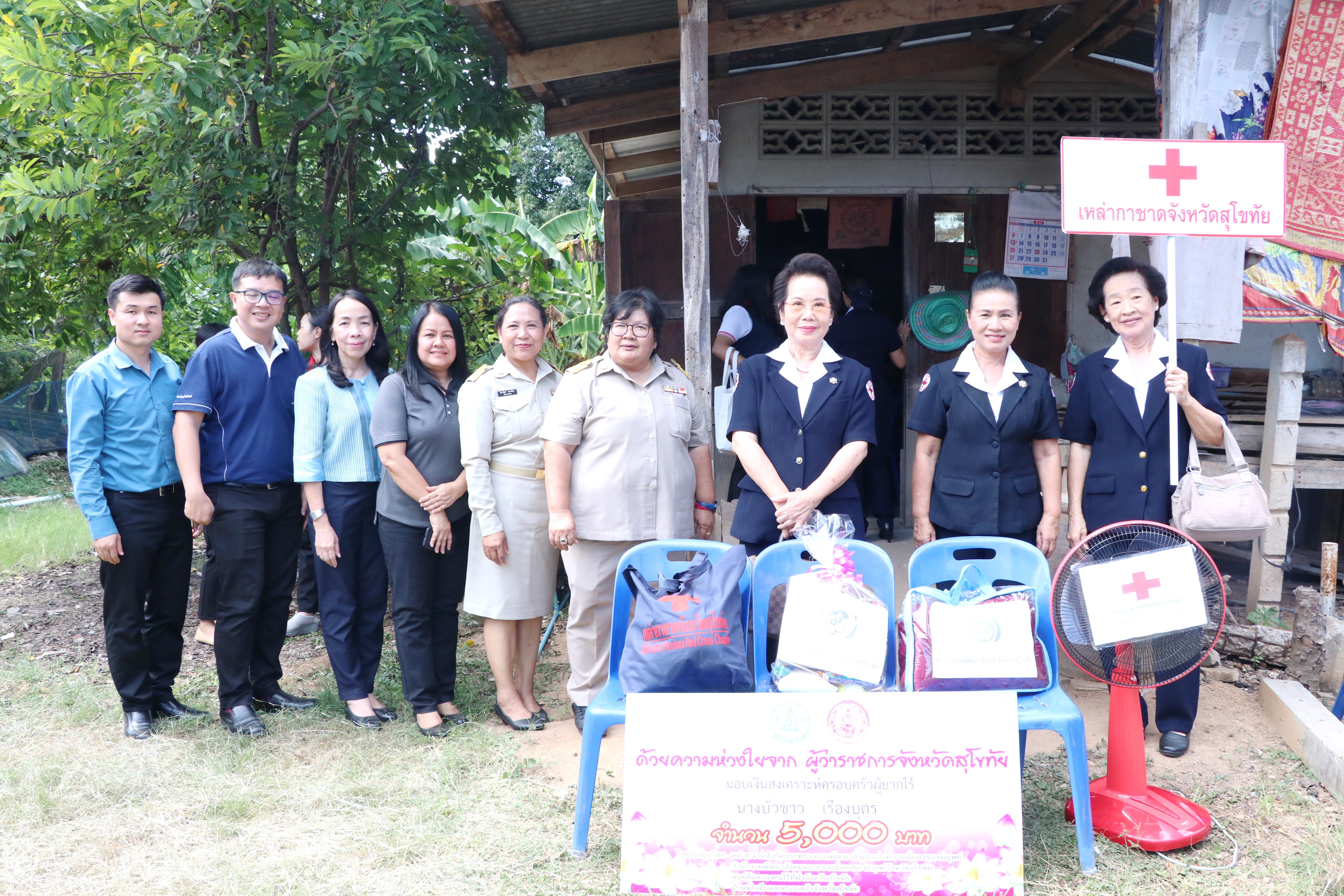 วันที่ 17 ตุลาคม 2562 เวลา 09.00 น. นางสาวกฤษณา กันทะสา หัวหน้ากลุ่มงานยุทธศาสตร์ฯ รักษาราชการแทนพัฒนาการจังหวัดสุโขทัย ร่วมพิธีเปิดโครงการปกป้องสถาบันชาติเพื่อเสริมสร้างความสมานฉันท์ และโครงการหน่วยบำบัดทุกข์ บำรุงสุข สร้างรอยยิ้มให้ประชาชน ณ วิทยาลัยการอาชีพศรีสำโรง ต.สามเรือน อ.ศรีสำโรง จ.สุโขทัย