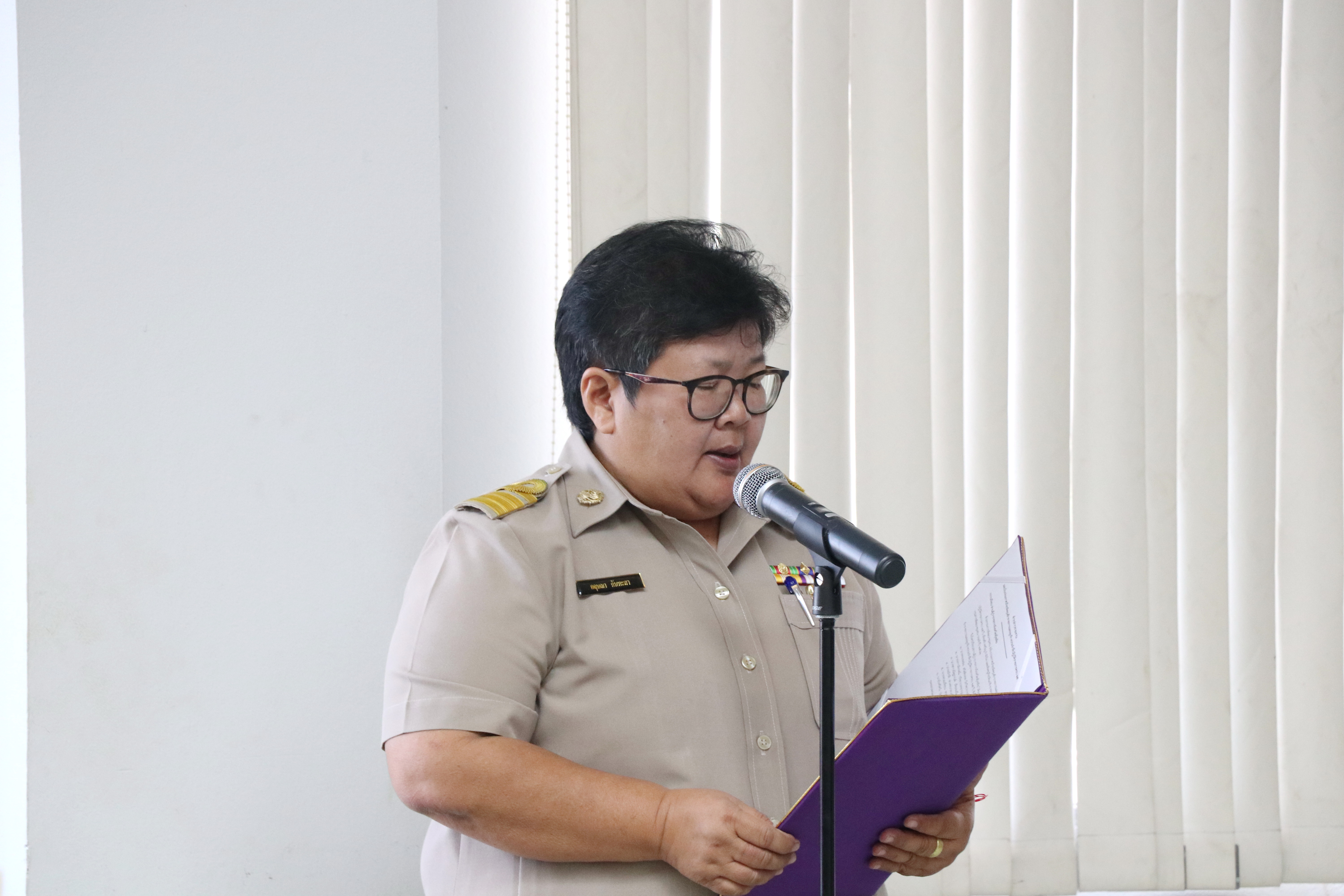 พช.สุโขทัย รับมอบใบประกาศเกียรติคุณข้าราชการและลูกจ้างประจำที่ปฏิบัติราชการครบ 25 ปี ในที่ประชุมกรมการจังหวัดสุโขทัย ครั้งที่ 10/2562