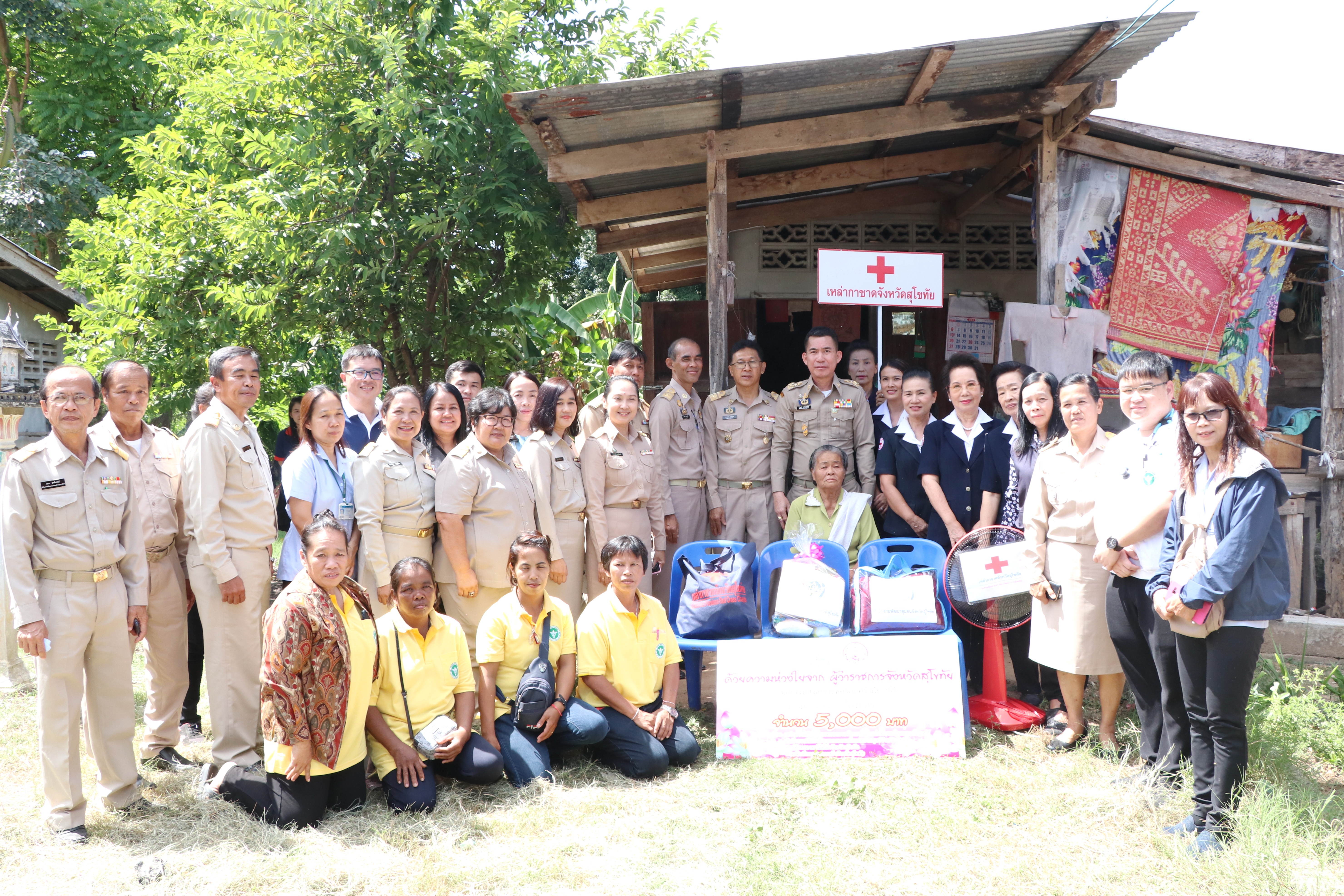 วันที่ 17 ตุลาคม 2562 เวลา 09.00 น. นางสาวกฤษณา กันทะสา หัวหน้ากลุ่มงานยุทธศาสตร์ฯ รักษาราชการแทนพัฒนาการจังหวัดสุโขทัย ร่วมพิธีเปิดโครงการปกป้องสถาบันชาติเพื่อเสริมสร้างความสมานฉันท์ และโครงการหน่วยบำบัดทุกข์ บำรุงสุข สร้างรอยยิ้มให้ประชาชน ณ วิทยาลัยการอาชีพศรีสำโรง ต.สามเรือน อ.ศรีสำโรง จ.สุโขทัย