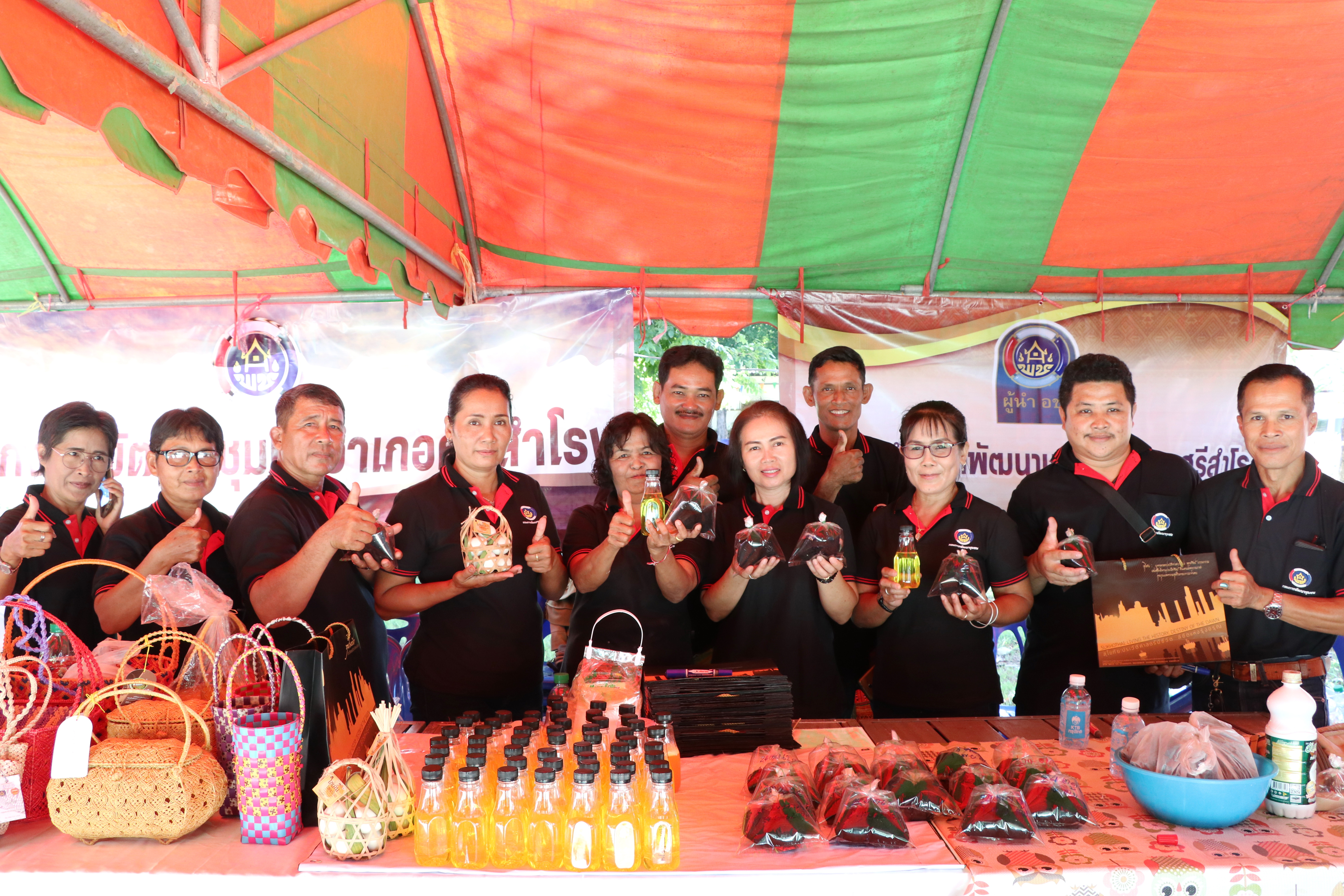 วันที่ 17 ตุลาคม 2562 เวลา 09.00 น. นางสาวกฤษณา กันทะสา หัวหน้ากลุ่มงานยุทธศาสตร์ฯ รักษาราชการแทนพัฒนาการจังหวัดสุโขทัย ร่วมพิธีเปิดโครงการปกป้องสถาบันชาติเพื่อเสริมสร้างความสมานฉันท์ และโครงการหน่วยบำบัดทุกข์ บำรุงสุข สร้างรอยยิ้มให้ประชาชน ณ วิทยาลัยการอาชีพศรีสำโรง ต.สามเรือน อ.ศรีสำโรง จ.สุโขทัย