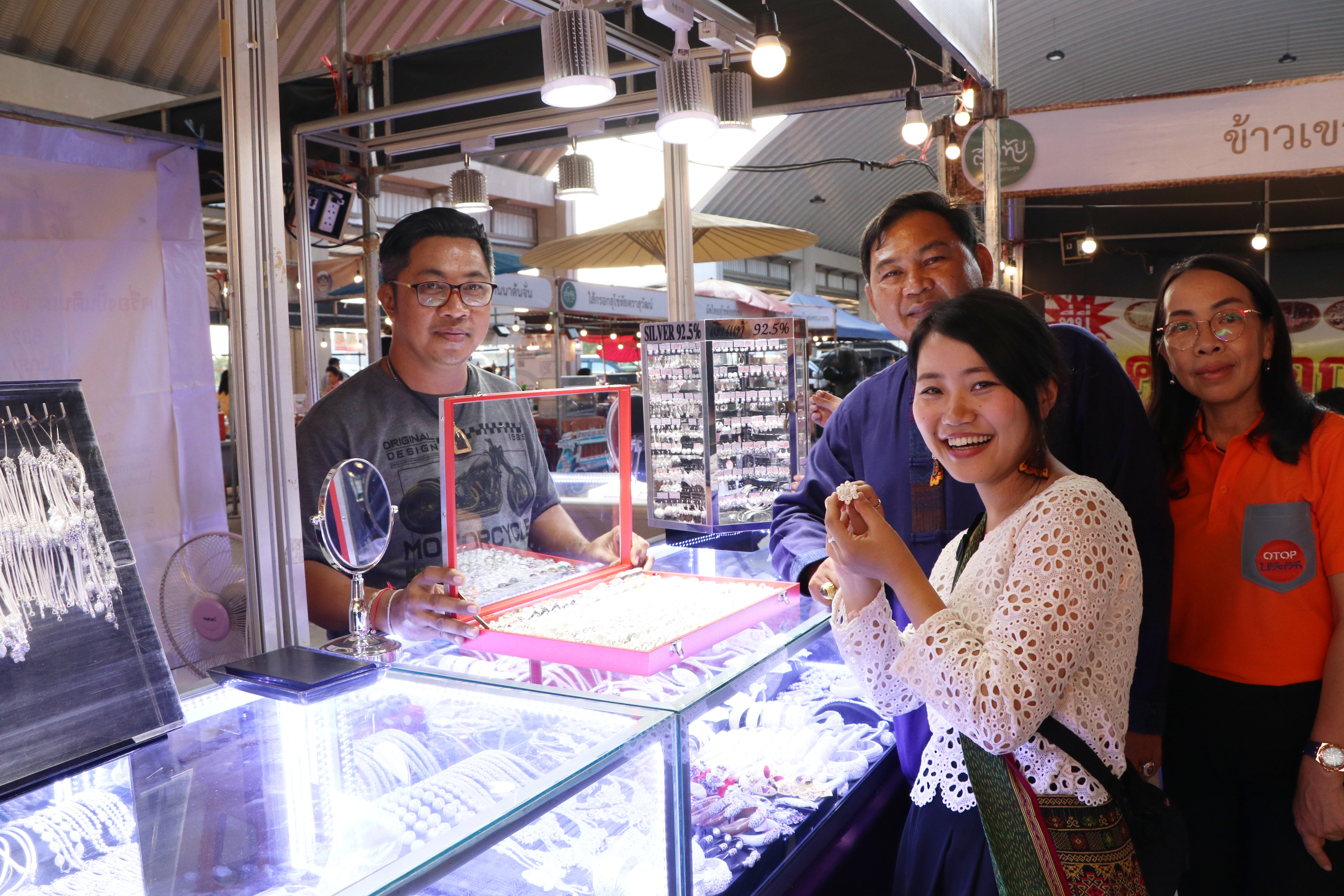 “จัดงานวันสุดท้าย มหกรรมหมู่บ้านท่องเที่ยว OTOP “สุโขทัย ดินแดน แห่งความสุข” พบกับจุดเช็คอิน ชิคๆ มนต์เสน่ห์แหล่งท่องเที่ยวทั้ง 9 อำเภอ ของจังหวัดสุโขทัย ผลิตภัณฑ์ OTOP อันเลื่องชื่อ”