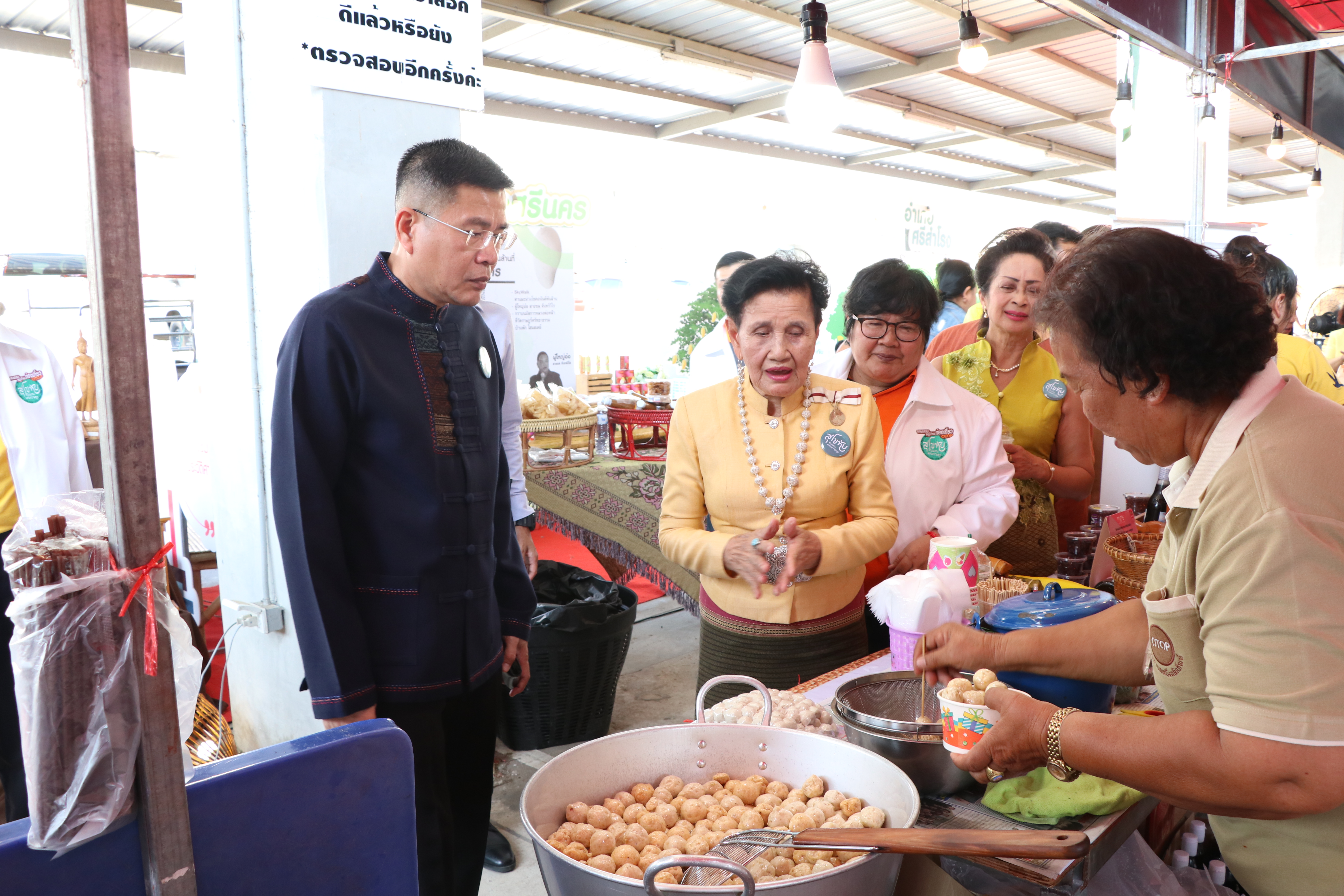 “เริ่มแล้ว มหกรรมหมู่บ้านท่องเที่ยว OTOP “สุโขทัย ดินแดน แห่งความสุข” ณ บิ๊กซีซูเปอร์เซ็นเตอร์ สุโขทัย”