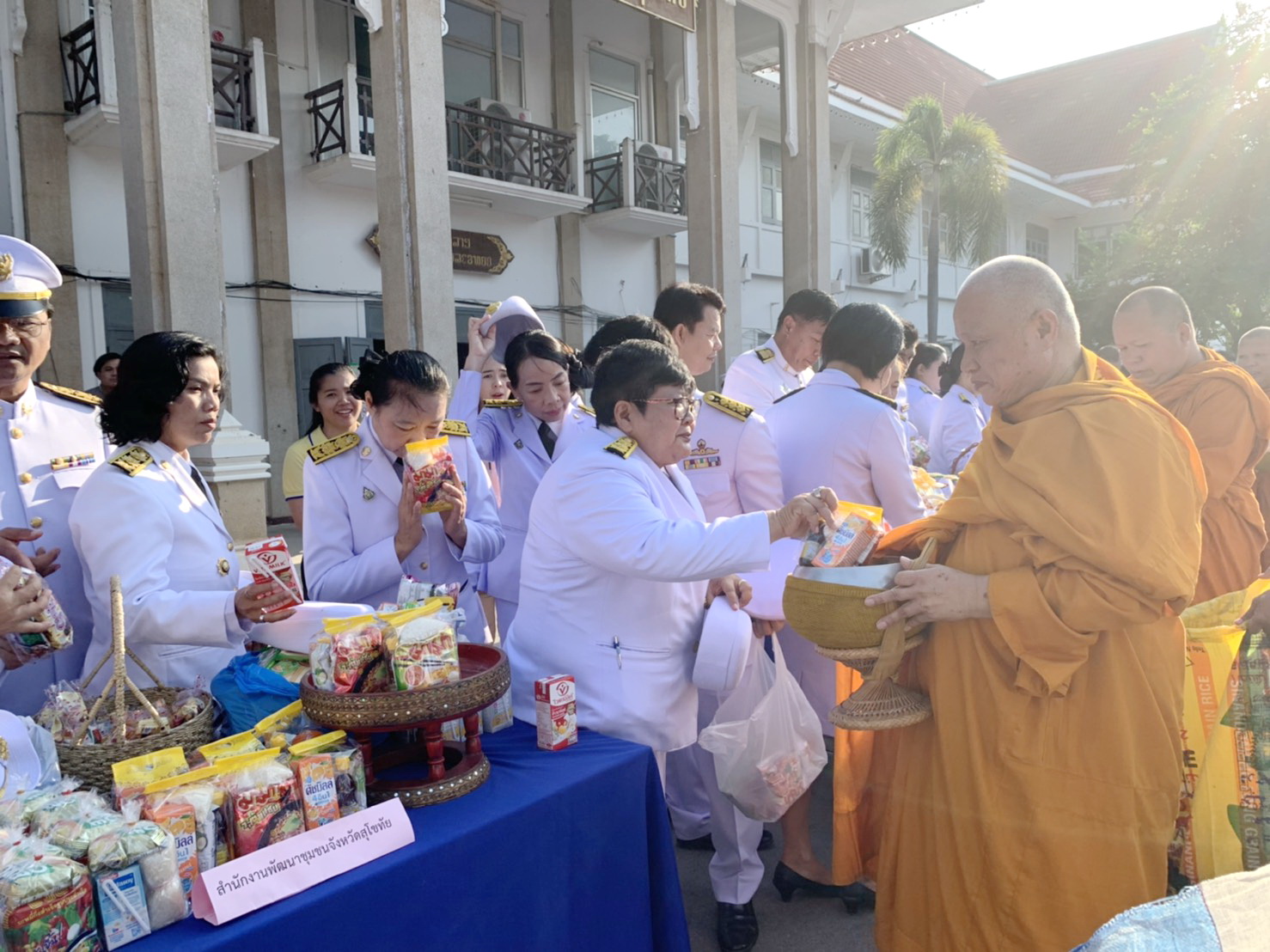 “สำนักงานพัฒนาชุมชนจังหวัดสุโขทัย ร่วมพิธีบำเพ็ญกุศลและกิจกรรมน้อมรำลึกเนื่องในวันคล้ายวันสวรรคตพระบาทสมเด็จพระจุลจอมเกล้าเจ้าอยู่หัว”