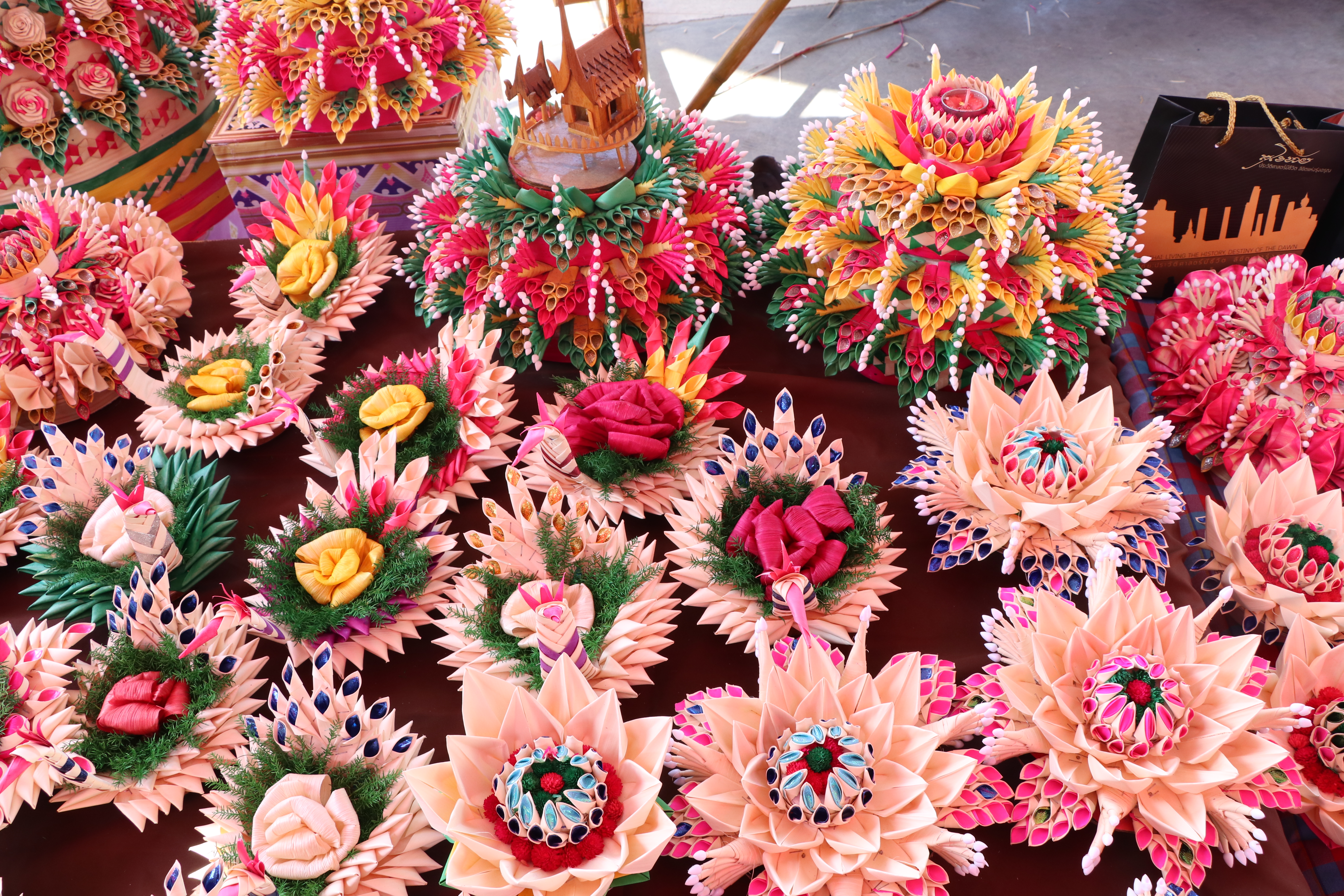 “จัดงานวันสุดท้าย มหกรรมหมู่บ้านท่องเที่ยว OTOP “สุโขทัย ดินแดน แห่งความสุข” พบกับจุดเช็คอิน ชิคๆ มนต์เสน่ห์แหล่งท่องเที่ยวทั้ง 9 อำเภอ ของจังหวัดสุโขทัย ผลิตภัณฑ์ OTOP อันเลื่องชื่อ”