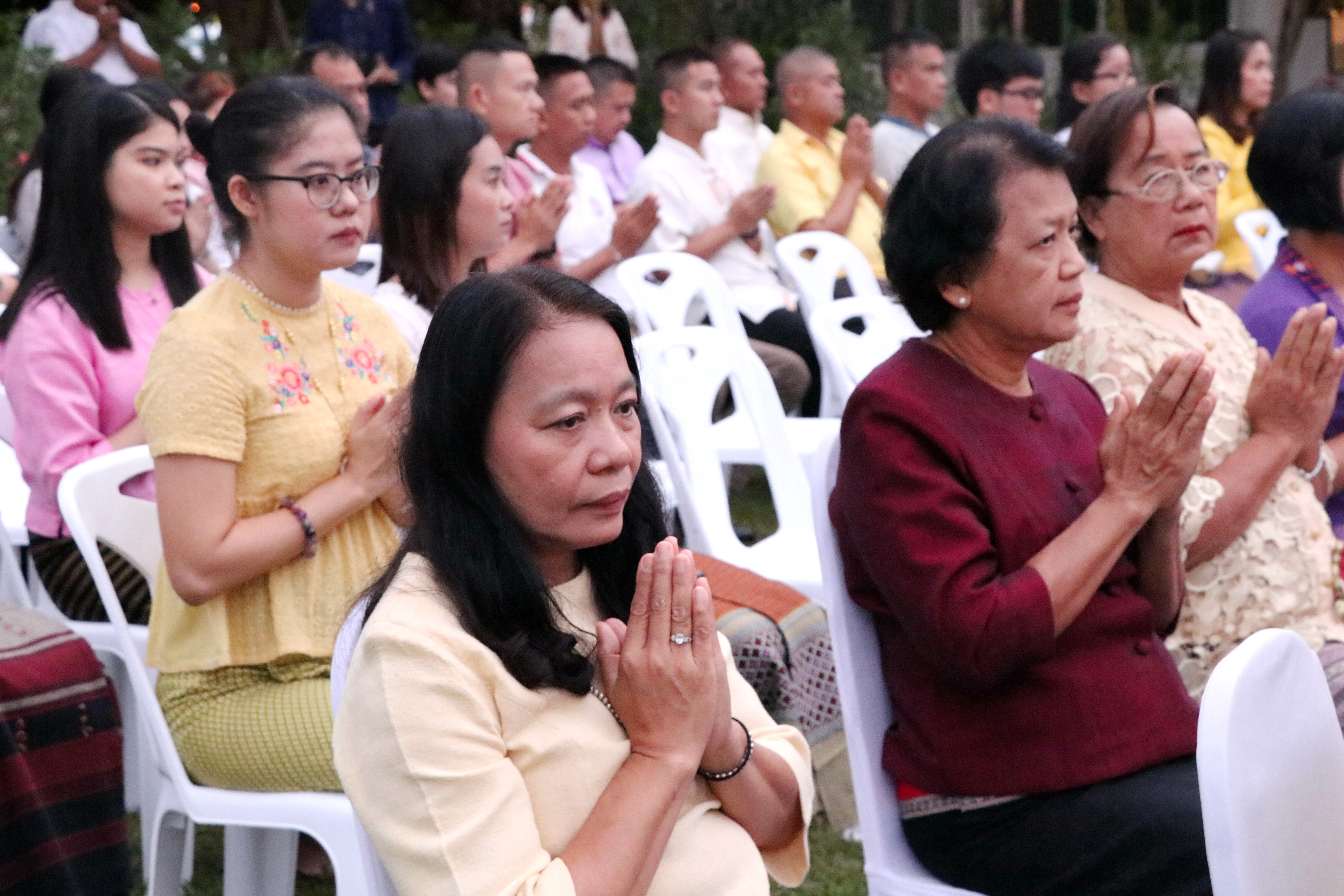 “เริ่มแล้ว รับรุ่งอรุณแห่งความสุข เช้าแรกของงานประเพณี ลอยกระทง เผาเทียน เล่นไฟจังหวัดสุโขทัย ”
