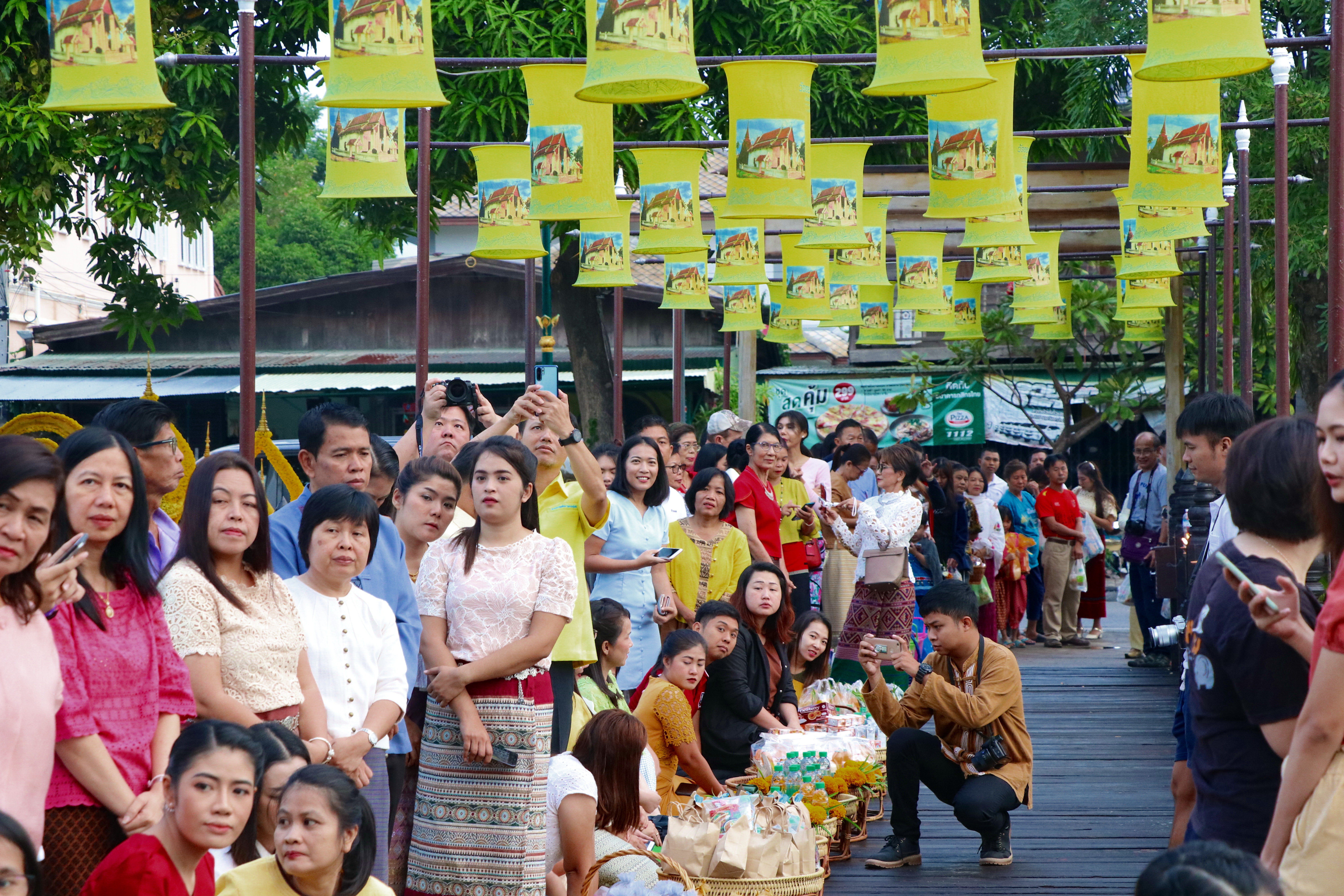 “เริ่มแล้ว รับรุ่งอรุณแห่งความสุข เช้าแรกของงานประเพณี ลอยกระทง เผาเทียน เล่นไฟจังหวัดสุโขทัย ”