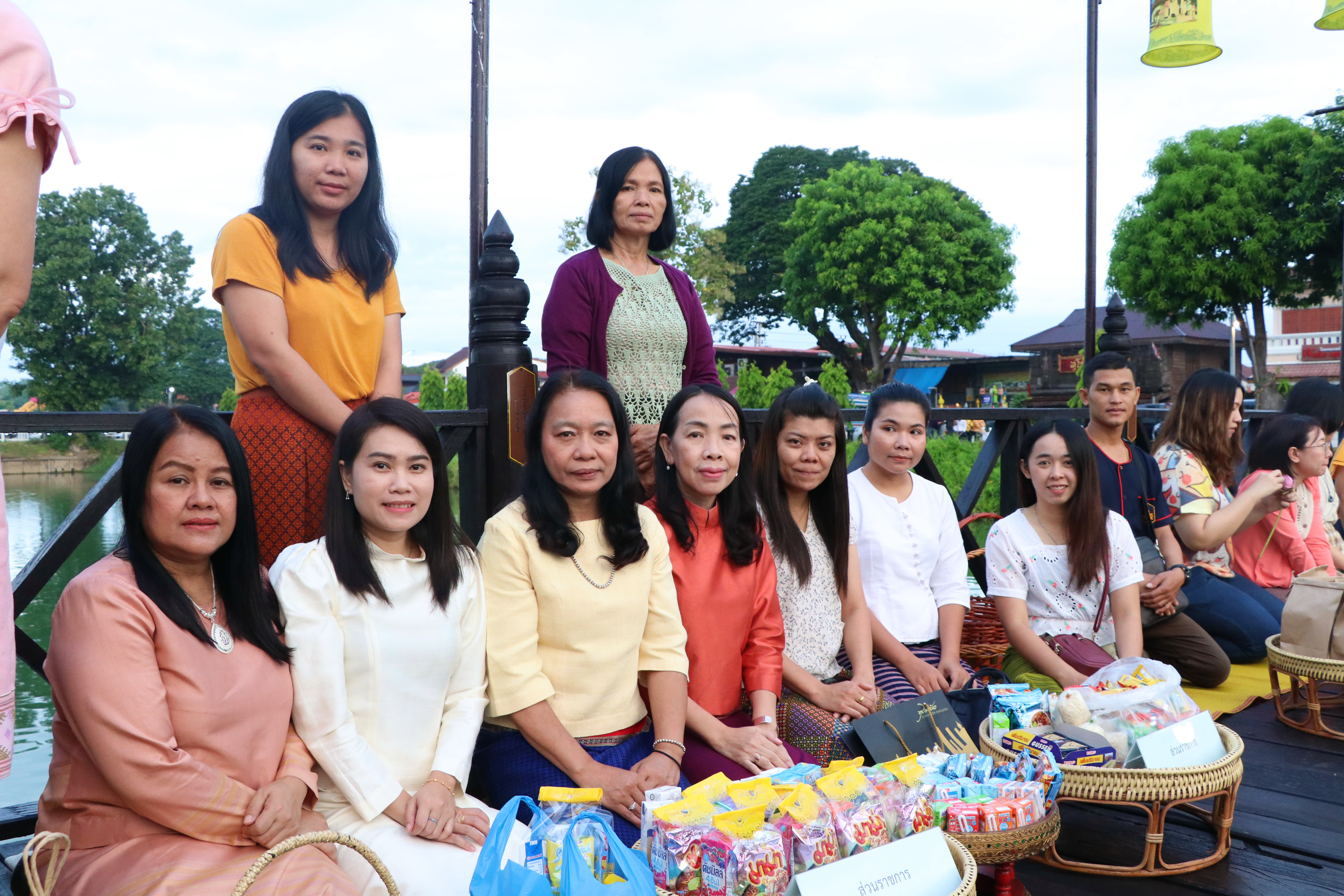 “เริ่มแล้ว รับรุ่งอรุณแห่งความสุข เช้าแรกของงานประเพณี ลอยกระทง เผาเทียน เล่นไฟจังหวัดสุโขทัย ”