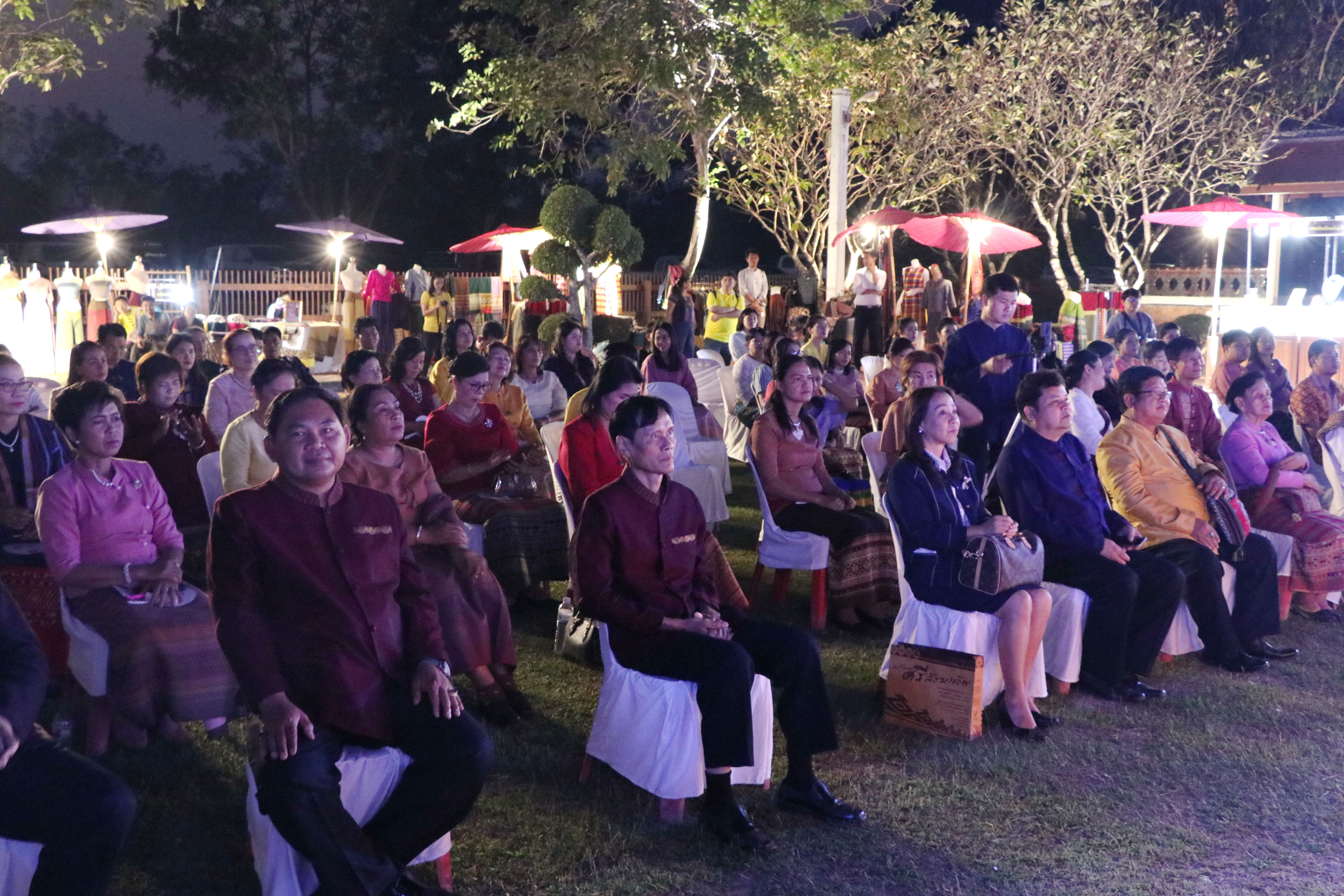 “พัฒนาชุมชนจังหวัดสุโขทัย จัดพิธีลงนาม MOU ประสานความร่วมมือ “สืบสาน อนุรักษ์ศิลป์ผ้าถิ่นไทย ดำรงไว้ในแผ่นดิน”