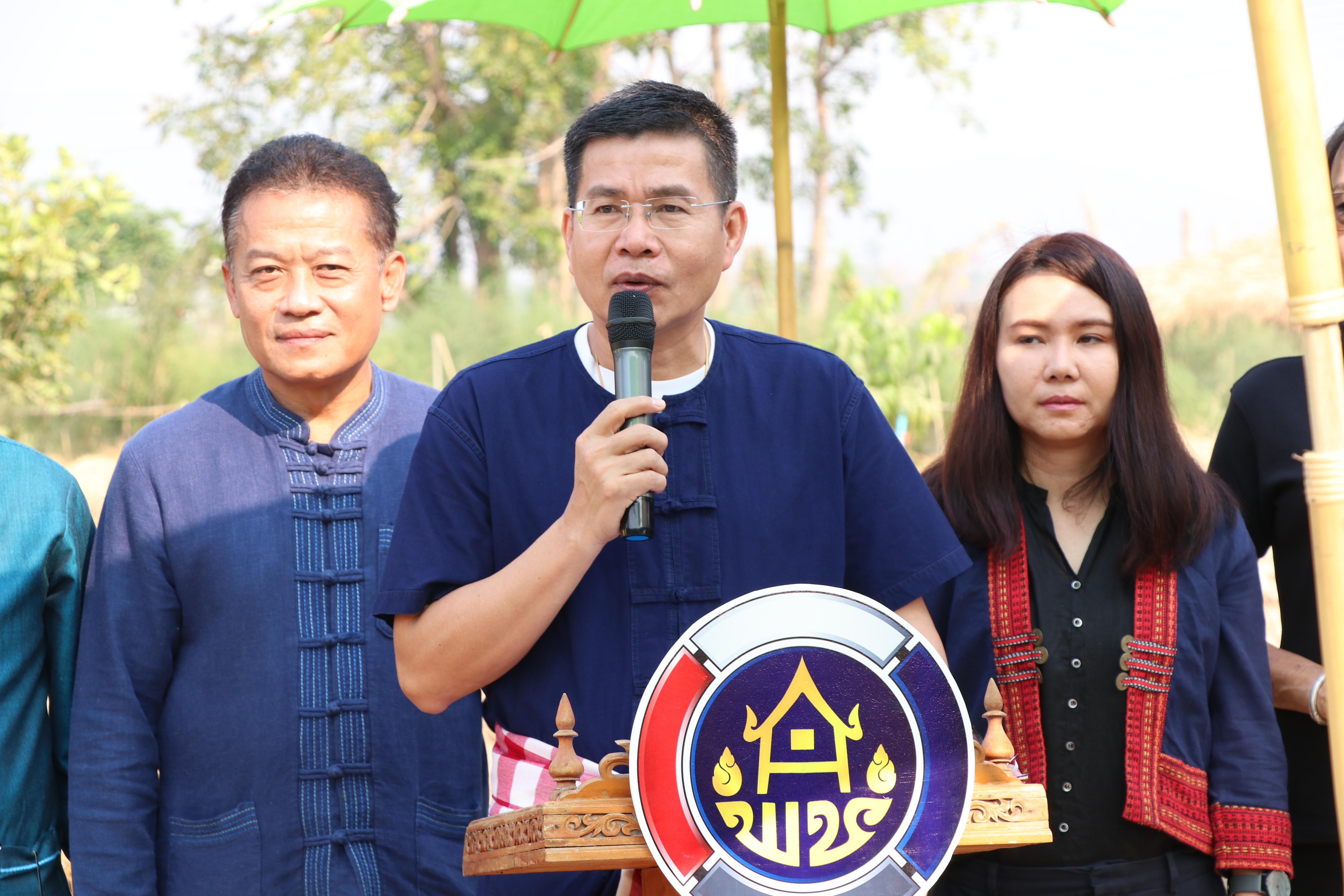 สุโขทัย เมืองผาสุกด้วยศาสตร์พระราชา เอามื้อสามัคคี “โคก หนอง นา โมเดล” จุดตัวอย่าง “จอบแรก” ณ บ้านนายนิธิกร รอดมา บ้านเลขที่ 14 ม. 6 ต.เมืองเก่า อ.เมืองสุโขทัย จ.สุโขทัย