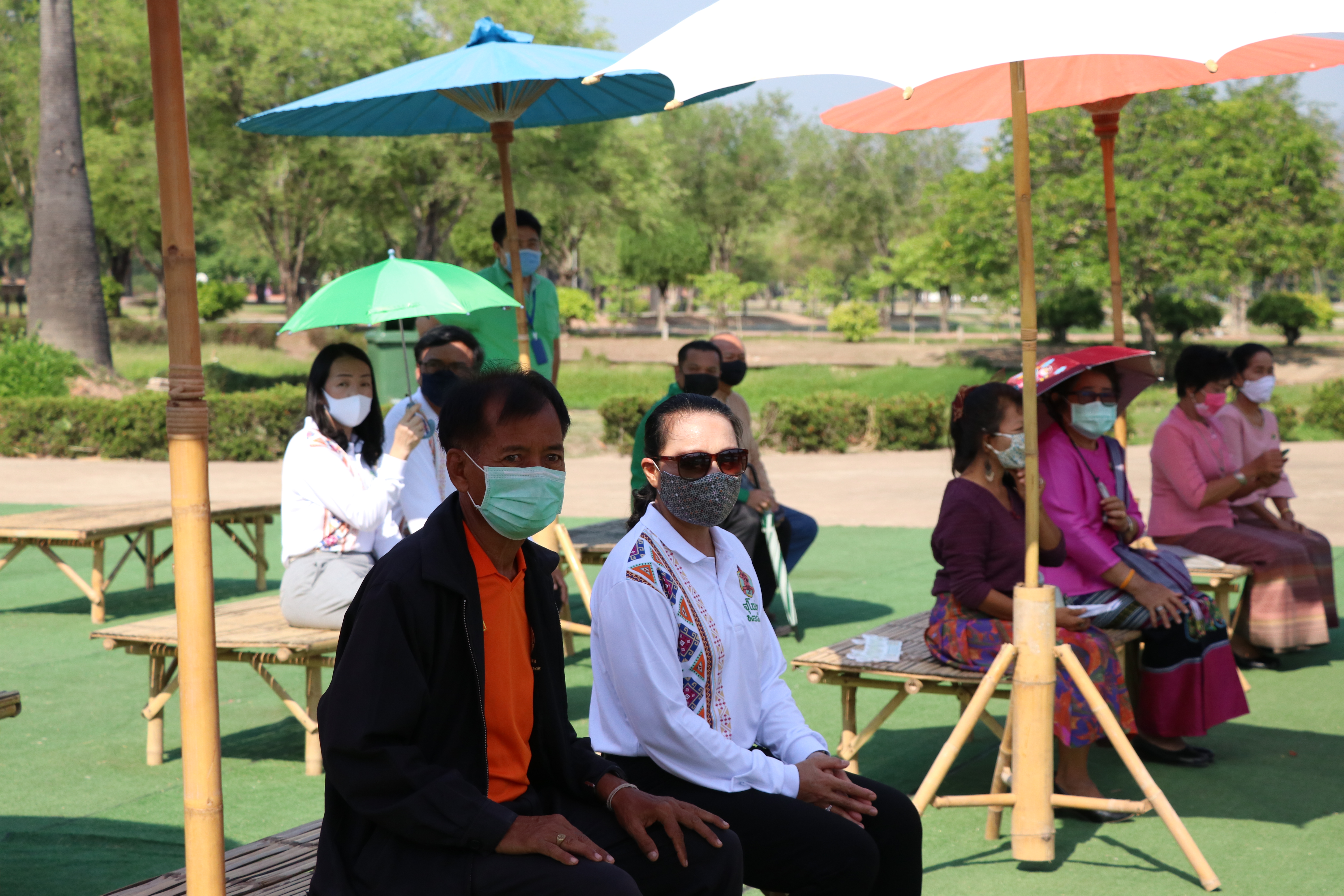 จังหวัดสุโขทัย เปิดโครงการสุโขทัยพอเพียง กิจกรรมสตรีสุโขทัยร่วมใจสู้ภัย COVID – 19 ตามหลักปรัชญาของเศรษฐกิจพอเพียง ณ บริเวณลานอนุสาวรีย์พ่อขุนรามคำแหงมหาราช อุทยานประวัติศาสตร์สุโขทัย