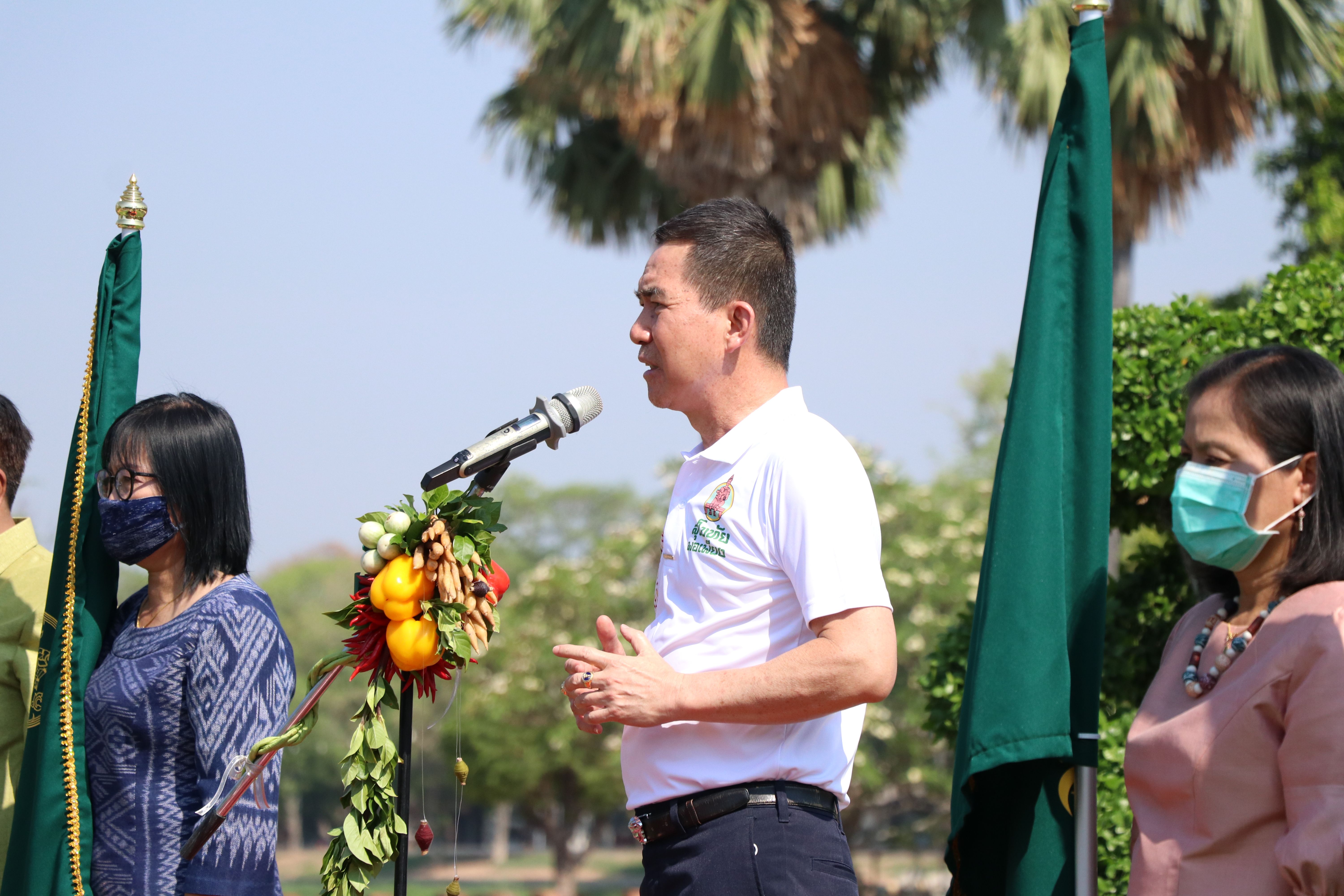 จังหวัดสุโขทัย เปิดโครงการสุโขทัยพอเพียง กิจกรรมสตรีสุโขทัยร่วมใจสู้ภัย COVID – 19 ตามหลักปรัชญาของเศรษฐกิจพอเพียง ณ บริเวณลานอนุสาวรีย์พ่อขุนรามคำแหงมหาราช อุทยานประวัติศาสตร์สุโขทัย