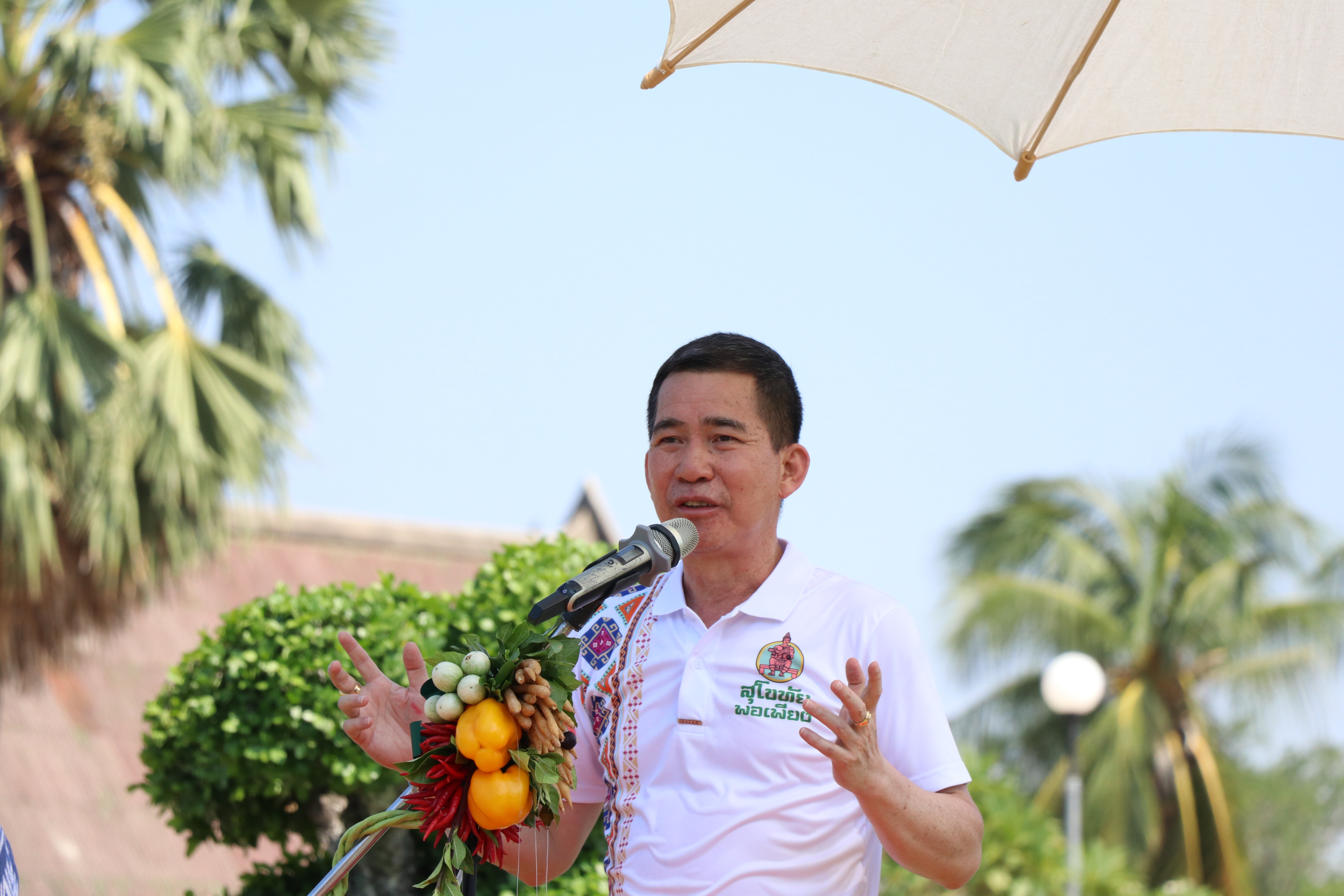 จังหวัดสุโขทัย เปิดโครงการสุโขทัยพอเพียง กิจกรรมสตรีสุโขทัยร่วมใจสู้ภัย COVID – 19 ตามหลักปรัชญาของเศรษฐกิจพอเพียง ณ บริเวณลานอนุสาวรีย์พ่อขุนรามคำแหงมหาราช อุทยานประวัติศาสตร์สุโขทัย