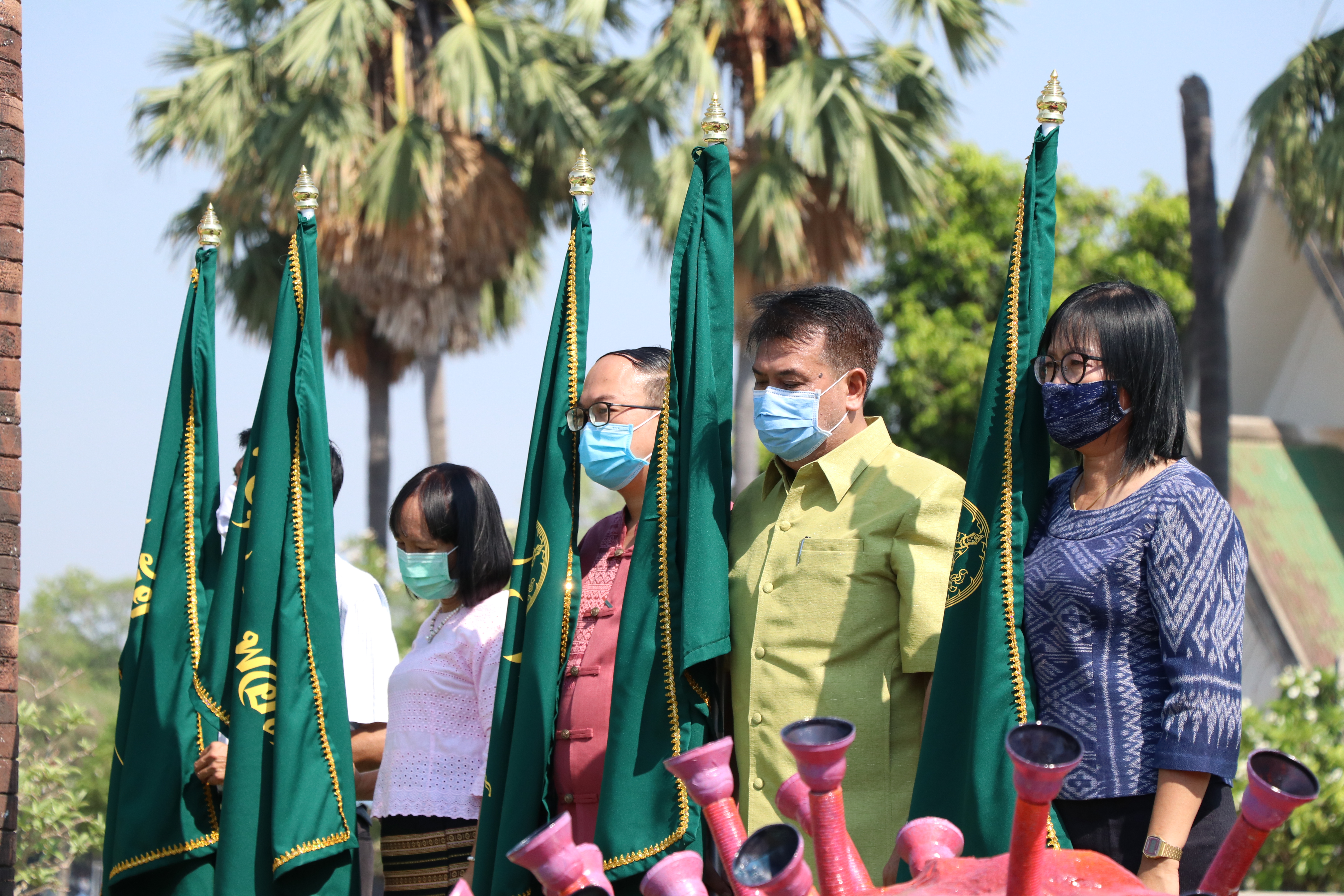 จังหวัดสุโขทัย เปิดโครงการสุโขทัยพอเพียง กิจกรรมสตรีสุโขทัยร่วมใจสู้ภัย COVID – 19 ตามหลักปรัชญาของเศรษฐกิจพอเพียง ณ บริเวณลานอนุสาวรีย์พ่อขุนรามคำแหงมหาราช อุทยานประวัติศาสตร์สุโขทัย
