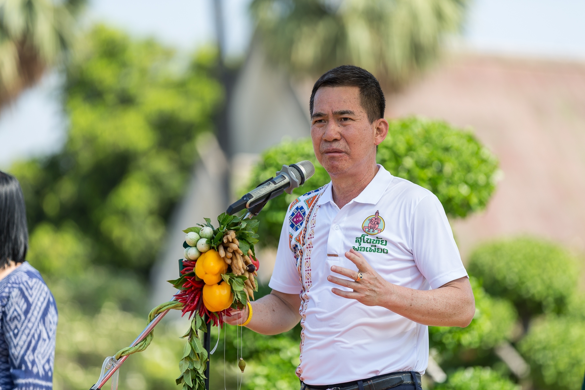 จังหวัดสุโขทัย เปิดโครงการสุโขทัยพอเพียง กิจกรรมสตรีสุโขทัยร่วมใจสู้ภัย COVID – 19 ตามหลักปรัชญาของเศรษฐกิจพอเพียง ณ บริเวณลานอนุสาวรีย์พ่อขุนรามคำแหงมหาราช อุทยานประวัติศาสตร์สุโขทัย