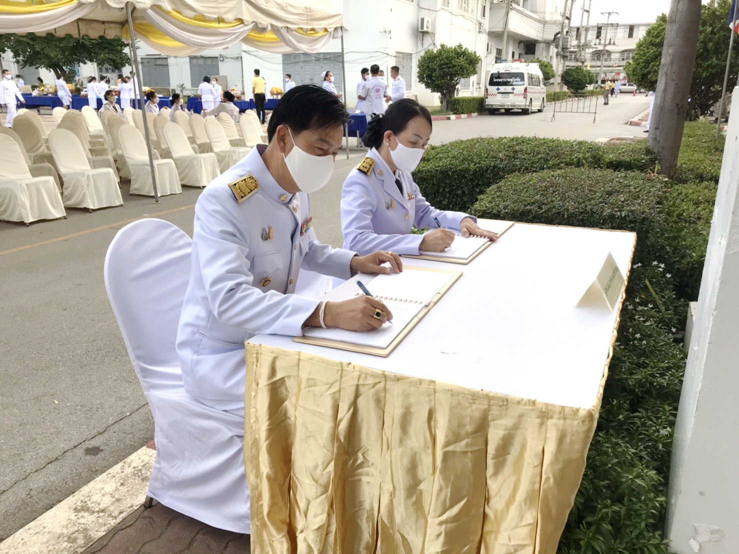 วันที่ 28 กรกฎาคม 2563 เวลา 07.00 น. นายธวัช ใสสม พัฒนาการจังหวัดสุโขทัย นำข้าราชการ พนักงาน ลูกจ้าง สำนักงานพัฒนาชุมชนจังหวัดสุโขทัย เข้าร่วมกิจกรรมเฉลิมพระเกียรติพระบาทสมเด็จพระเจ้าอยู่หัว เนื่องในโอกาสวันเฉลิมพระชนมพรรษา 28 กรกฎาคม 2563 ณ ศาลาเอนกประสงค์ ศาลากลางจังหวัดสุโขทัย