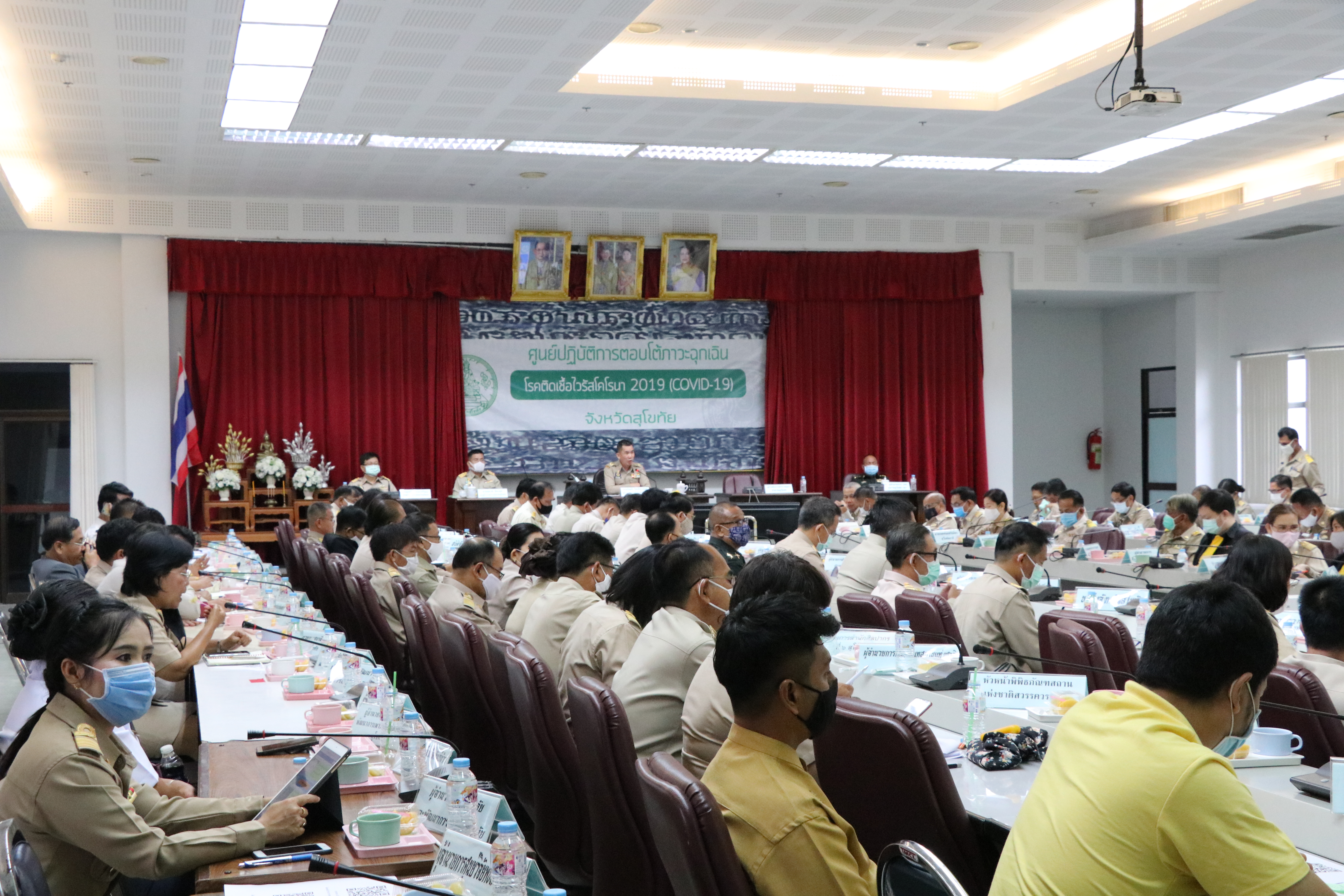 วันที่ 29 กรกฎาคม 2563 เวลา 09.00 น.นายธวัช ใสสม พัฒนาการจังหวัดสุโขทัย นำเสนอผลความก้าวหน้าการดำเนินงานการพัฒนาคุณภาพชีวิตประชาชนจังหวัดสุโขทัย “โครงการสุโขทัยเมืองผาสุก” และผลความก้าวหน้าโครงการพัฒนาพื้นที่ต้นแบบการพัฒนาคุณภาพชีวิตตามหลักทฤษฎีใหม่ ประยุกต์สู่ “โคก หนอง นา โมเดล” การประชุมคณะกรมการจังหวัดสุโขทัย ครั้งที่ 5/2563