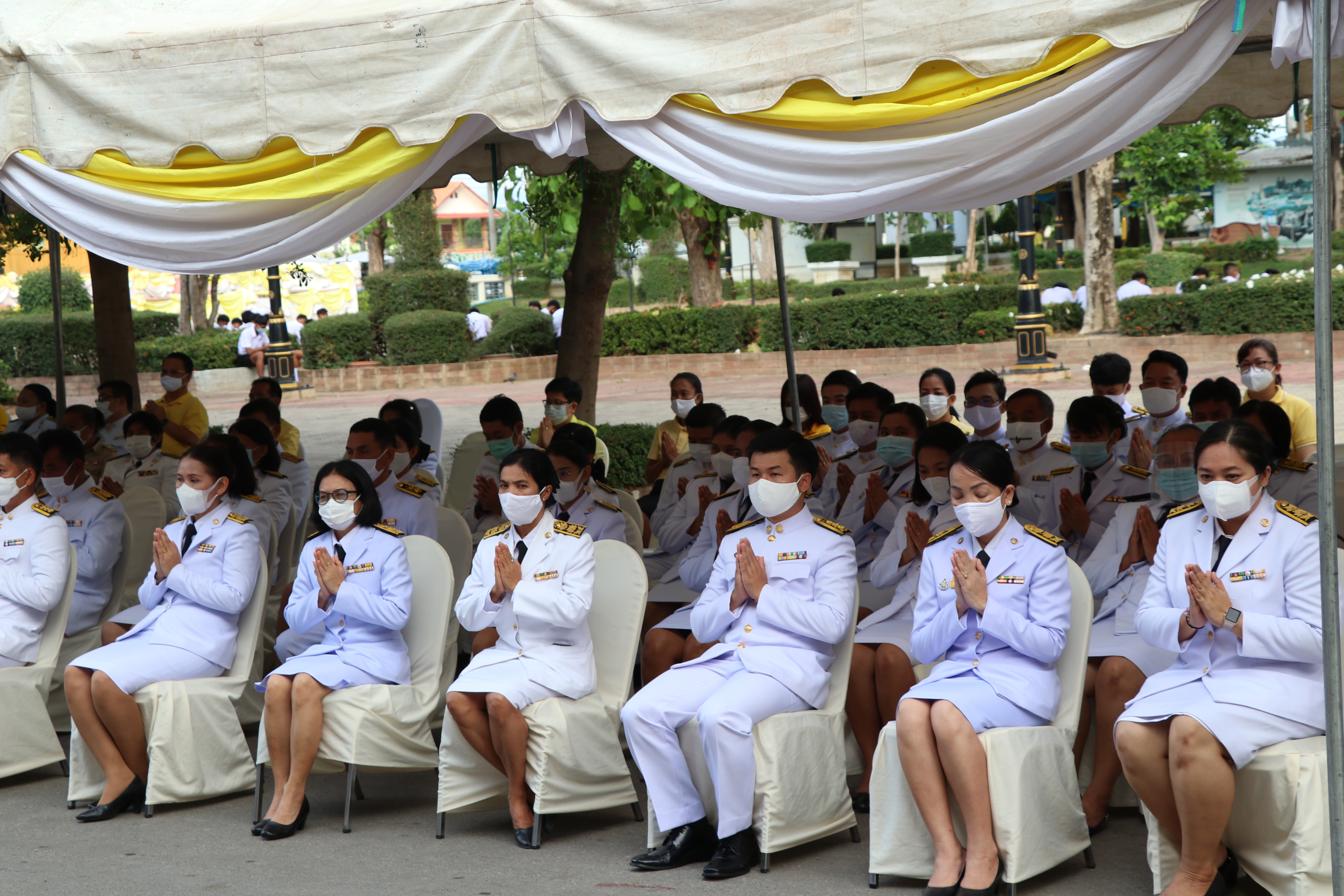 วันที่ 28 กรกฎาคม 2563 เวลา 07.00 น. นายธวัช ใสสม พัฒนาการจังหวัดสุโขทัย นำข้าราชการ พนักงาน ลูกจ้าง สำนักงานพัฒนาชุมชนจังหวัดสุโขทัย เข้าร่วมกิจกรรมเฉลิมพระเกียรติพระบาทสมเด็จพระเจ้าอยู่หัว เนื่องในโอกาสวันเฉลิมพระชนมพรรษา 28 กรกฎาคม 2563 ณ ศาลาเอนกประสงค์ ศาลากลางจังหวัดสุโขทัย