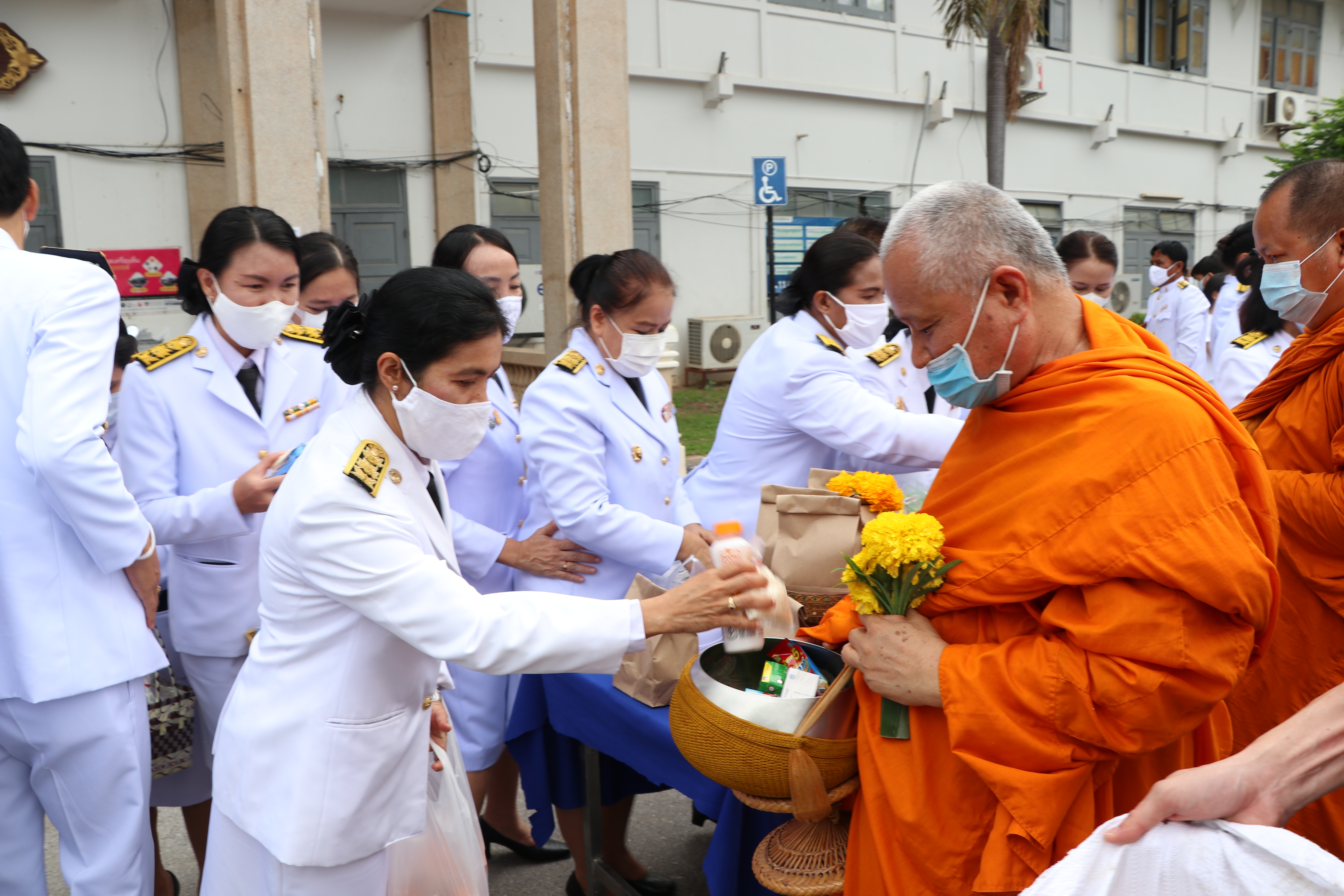 วันที่ 28 กรกฎาคม 2563 เวลา 07.00 น. นายธวัช ใสสม พัฒนาการจังหวัดสุโขทัย นำข้าราชการ พนักงาน ลูกจ้าง สำนักงานพัฒนาชุมชนจังหวัดสุโขทัย เข้าร่วมกิจกรรมเฉลิมพระเกียรติพระบาทสมเด็จพระเจ้าอยู่หัว เนื่องในโอกาสวันเฉลิมพระชนมพรรษา 28 กรกฎาคม 2563 ณ ศาลาเอนกประสงค์ ศาลากลางจังหวัดสุโขทัย