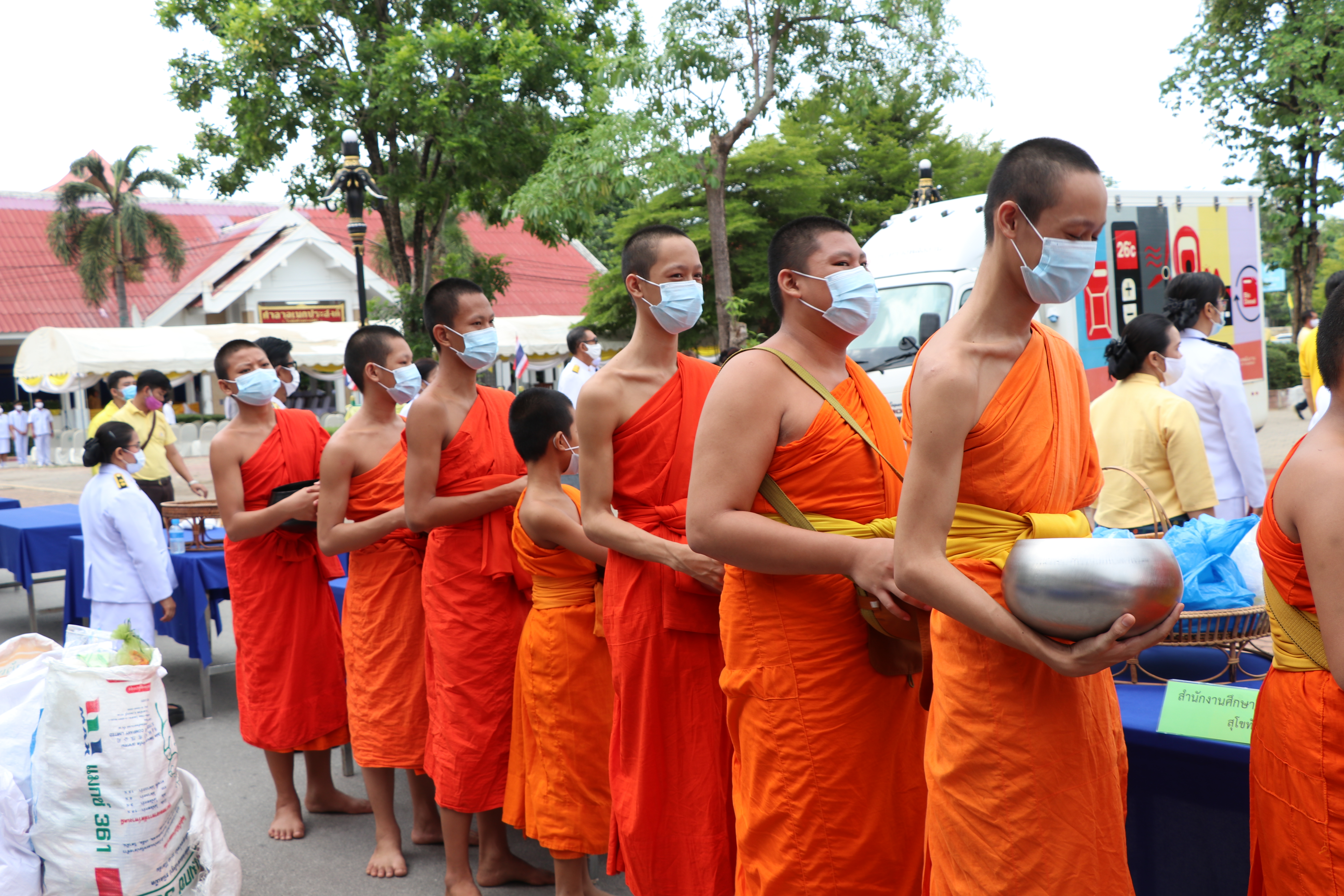 วันที่ 28 กรกฎาคม 2563 เวลา 07.00 น. นายธวัช ใสสม พัฒนาการจังหวัดสุโขทัย นำข้าราชการ พนักงาน ลูกจ้าง สำนักงานพัฒนาชุมชนจังหวัดสุโขทัย เข้าร่วมกิจกรรมเฉลิมพระเกียรติพระบาทสมเด็จพระเจ้าอยู่หัว เนื่องในโอกาสวันเฉลิมพระชนมพรรษา 28 กรกฎาคม 2563 ณ ศาลาเอนกประสงค์ ศาลากลางจังหวัดสุโขทัย