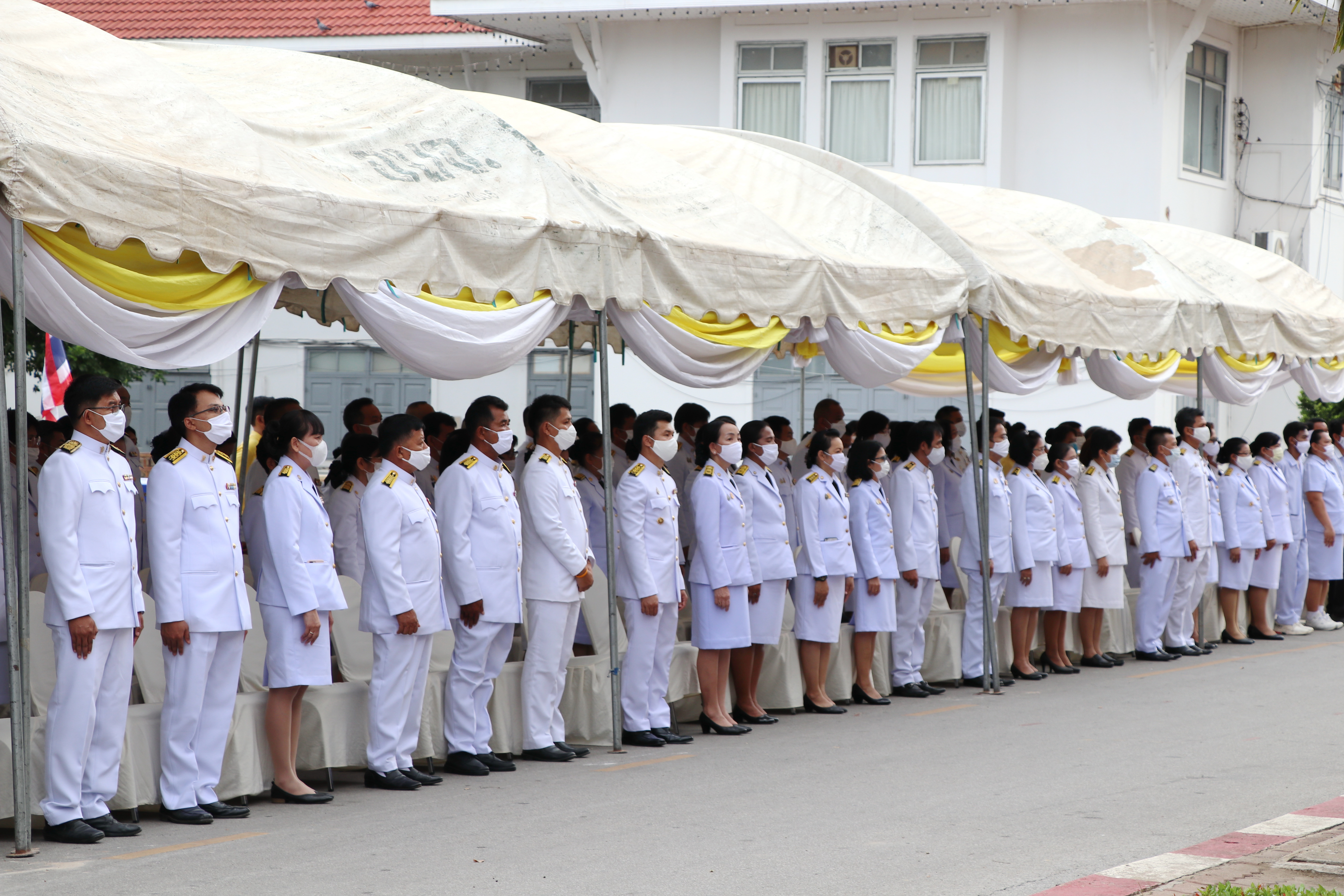 วันที่ 28 กรกฎาคม 2563 เวลา 07.00 น. นายธวัช ใสสม พัฒนาการจังหวัดสุโขทัย นำข้าราชการ พนักงาน ลูกจ้าง สำนักงานพัฒนาชุมชนจังหวัดสุโขทัย เข้าร่วมกิจกรรมเฉลิมพระเกียรติพระบาทสมเด็จพระเจ้าอยู่หัว เนื่องในโอกาสวันเฉลิมพระชนมพรรษา 28 กรกฎาคม 2563 ณ ศาลาเอนกประสงค์ ศาลากลางจังหวัดสุโขทัย