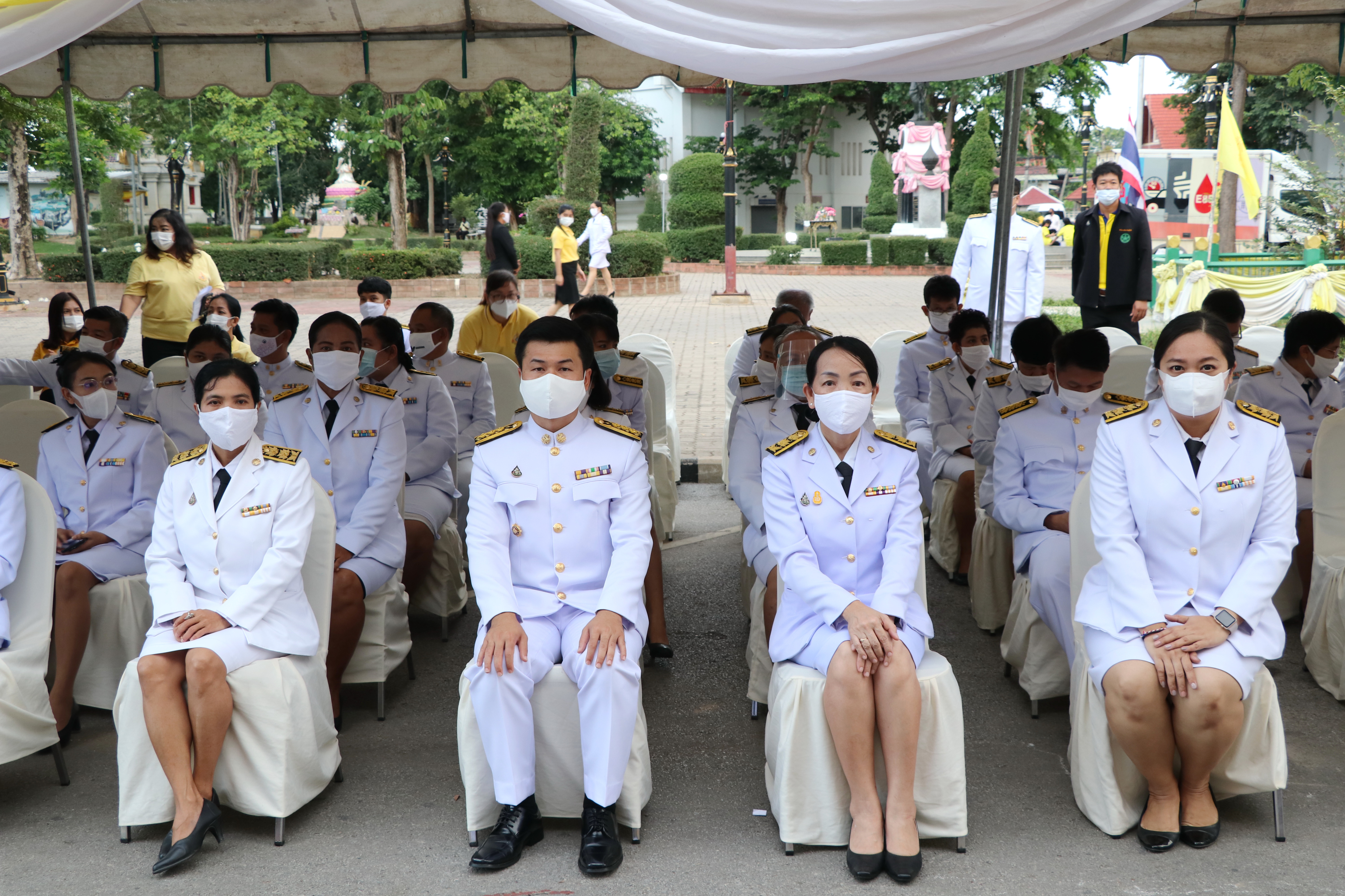 วันที่ 28 กรกฎาคม 2563 เวลา 07.00 น. นายธวัช ใสสม พัฒนาการจังหวัดสุโขทัย นำข้าราชการ พนักงาน ลูกจ้าง สำนักงานพัฒนาชุมชนจังหวัดสุโขทัย เข้าร่วมกิจกรรมเฉลิมพระเกียรติพระบาทสมเด็จพระเจ้าอยู่หัว เนื่องในโอกาสวันเฉลิมพระชนมพรรษา 28 กรกฎาคม 2563 ณ ศาลาเอนกประสงค์ ศาลากลางจังหวัดสุโขทัย