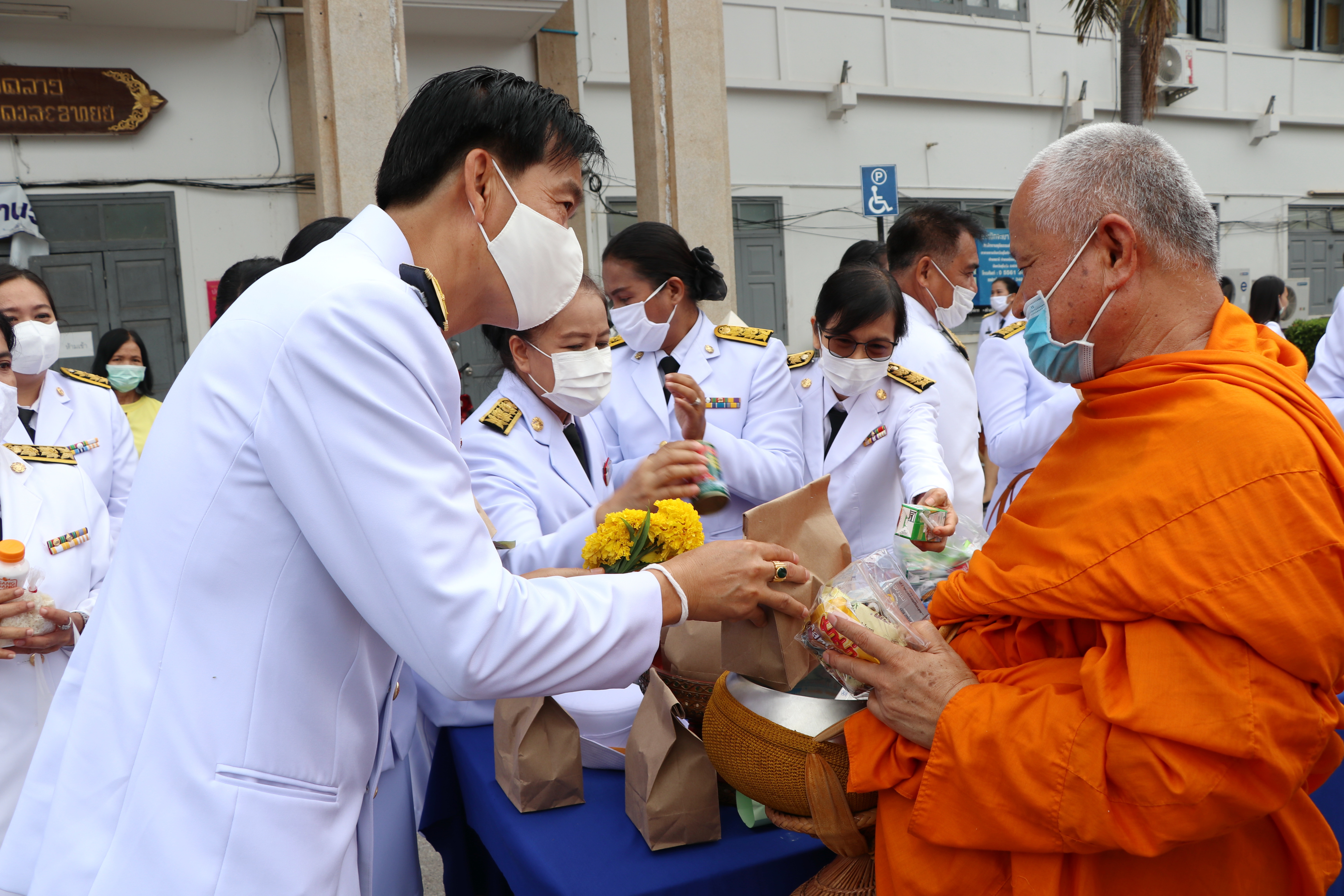 วันที่ 28 กรกฎาคม 2563 เวลา 07.00 น. นายธวัช ใสสม พัฒนาการจังหวัดสุโขทัย นำข้าราชการ พนักงาน ลูกจ้าง สำนักงานพัฒนาชุมชนจังหวัดสุโขทัย เข้าร่วมกิจกรรมเฉลิมพระเกียรติพระบาทสมเด็จพระเจ้าอยู่หัว เนื่องในโอกาสวันเฉลิมพระชนมพรรษา 28 กรกฎาคม 2563 ณ ศาลาเอนกประสงค์ ศาลากลางจังหวัดสุโขทัย