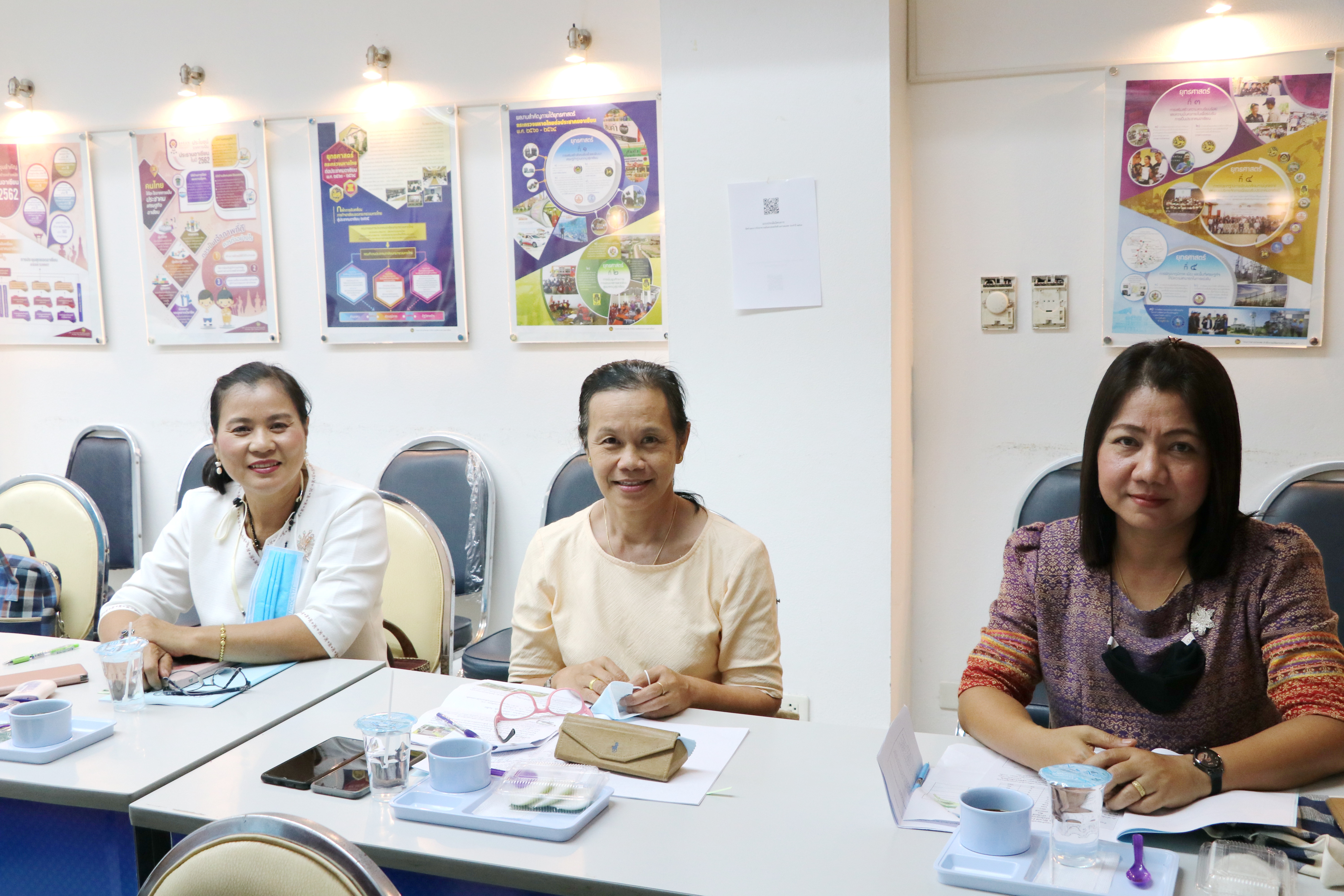 วันที่ 17 กันยายน 2563 เวลา 09.00 น. นายณรงค์ศักดิ์ หอมมาลัย รองผู้ว่าราชการจังหวัดสุโขทัย เป็นประธานการประชุมคณะกรรมการพัฒนาคุณภาพชีวิต จังหวัดสุโขทัย ครั้งที่ 2/2563